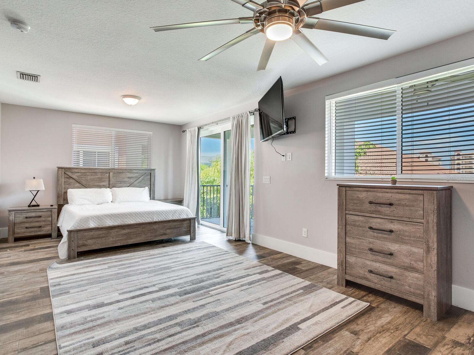 156 175TH AVE E, REDINGTON SHORES, FL, 33708