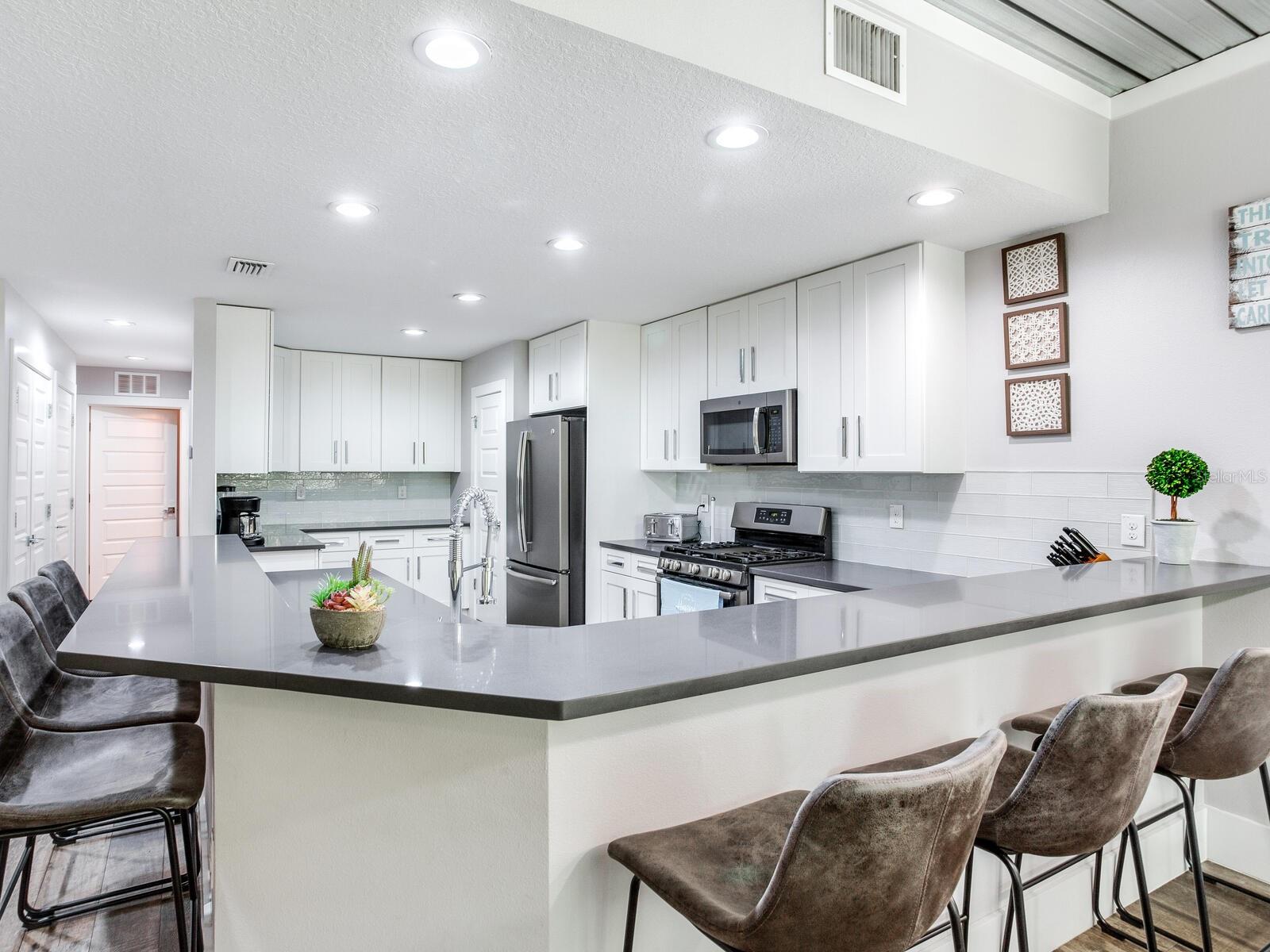 156 175TH AVE E, REDINGTON SHORES, FL, 33708