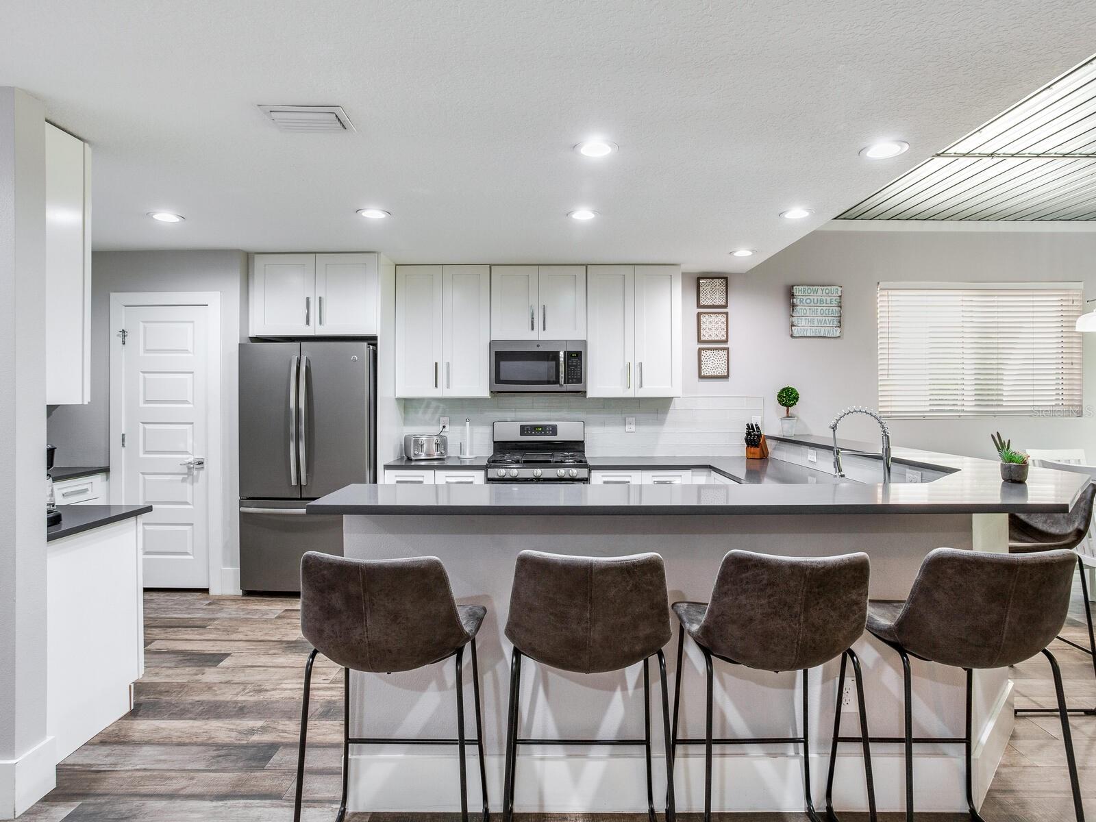 156 175TH AVE E, REDINGTON SHORES, FL, 33708