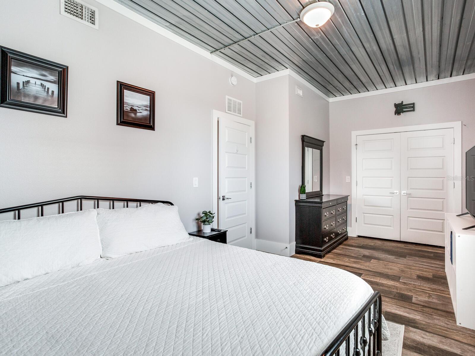 156 175TH AVE E, REDINGTON SHORES, FL, 33708