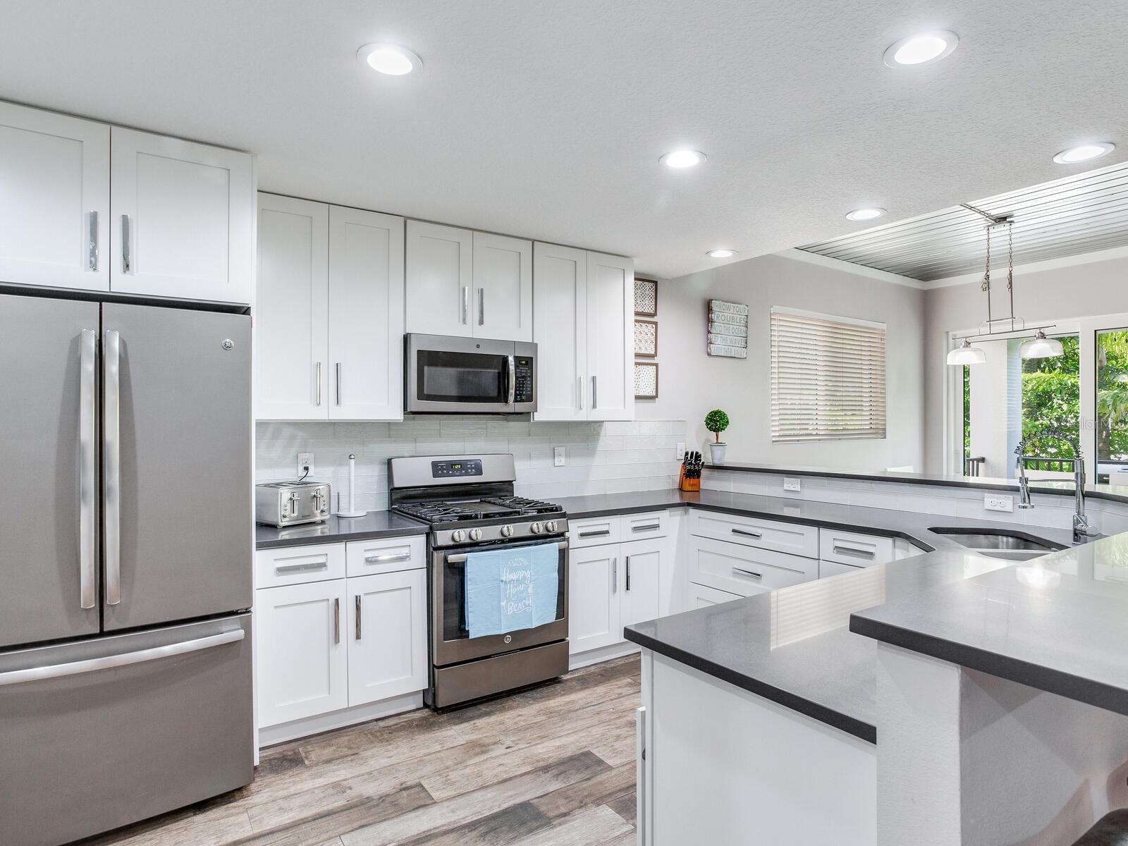 156 175TH AVE E, REDINGTON SHORES, FL, 33708