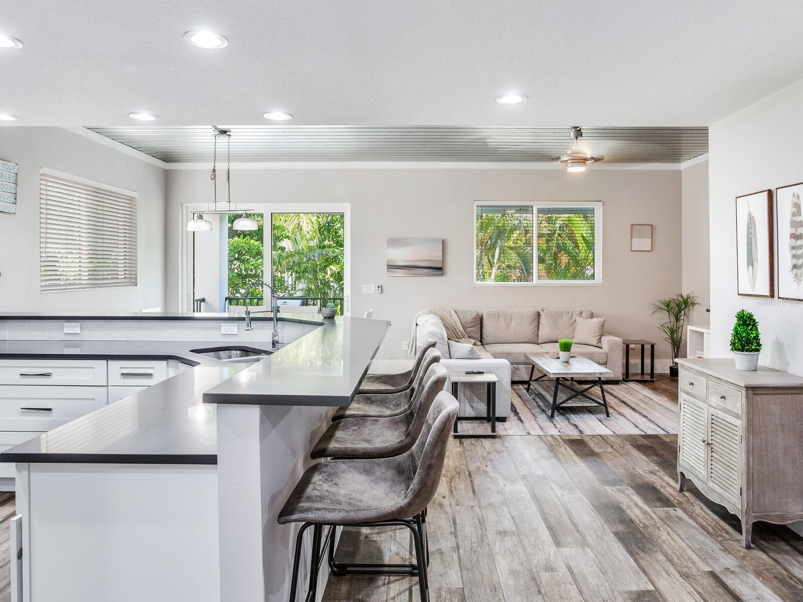 156 175TH AVE E, REDINGTON SHORES, FL, 33708