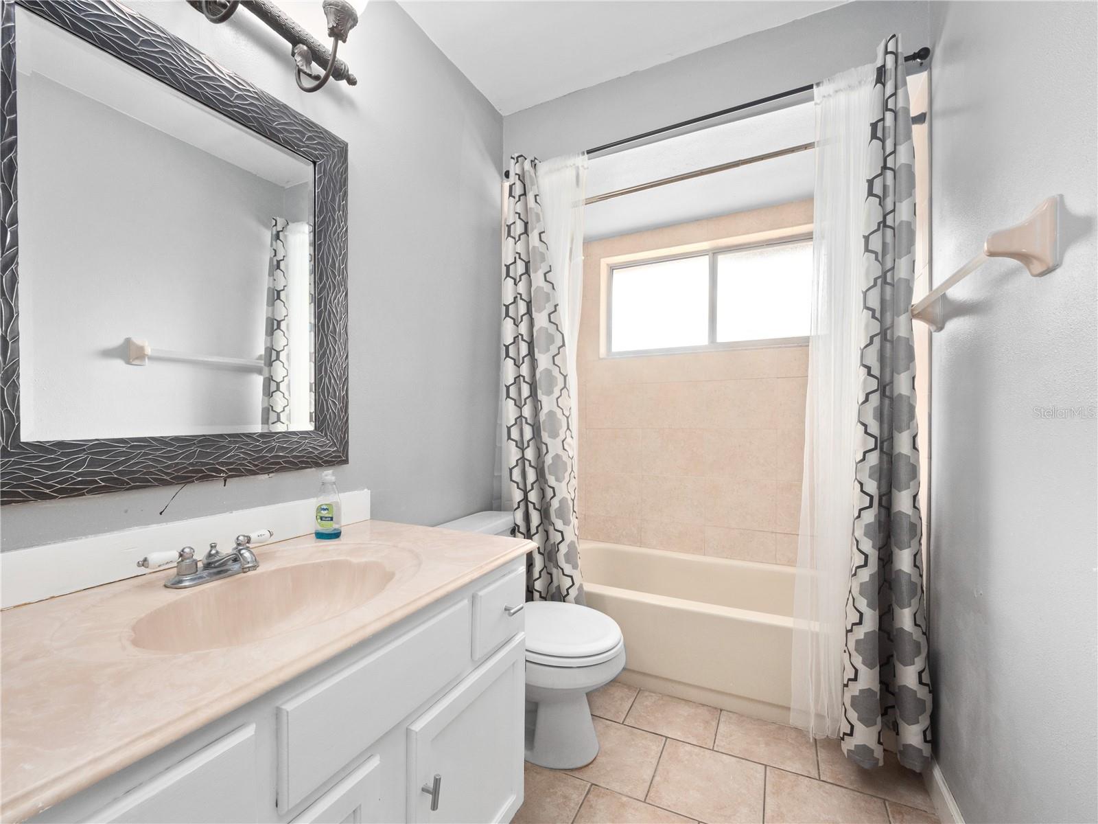 1099 E DE CARLO DR, DELTONA, FL, 32725