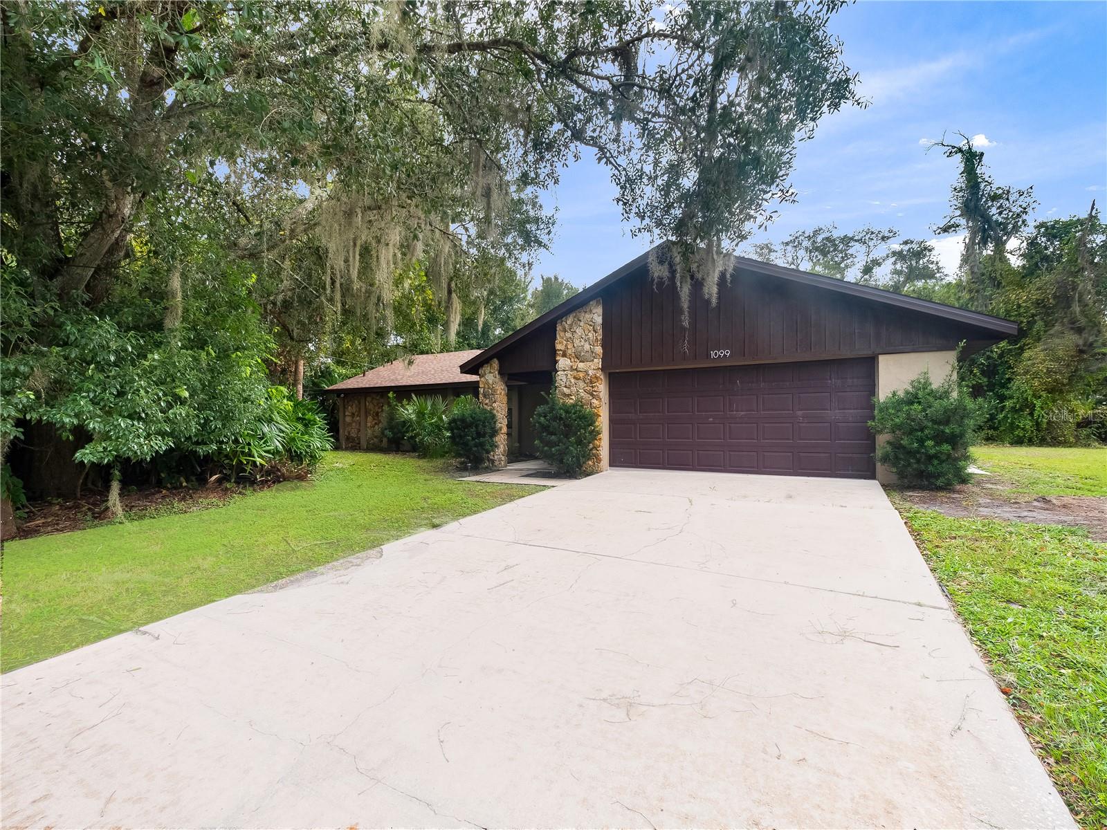1099 E DE CARLO DR, DELTONA, FL, 32725
