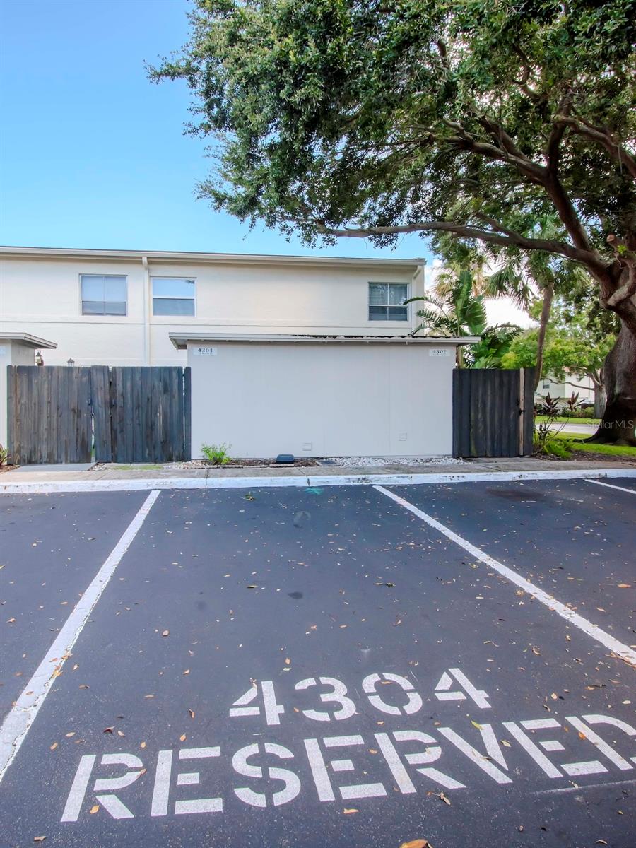 4304 LA MORA CT, TAMPA, FL, 33611