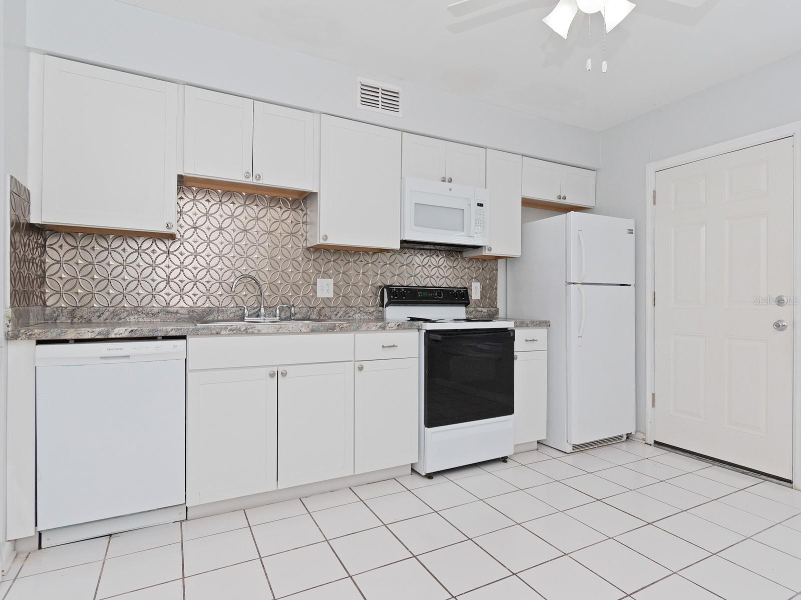 4304 LA MORA CT, TAMPA, FL, 33611