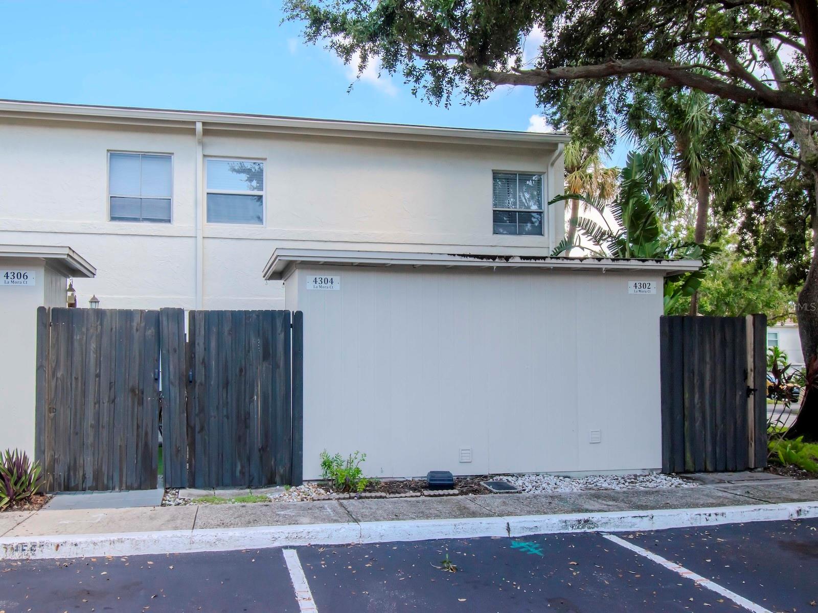 4304 LA MORA CT, TAMPA, FL, 33611
