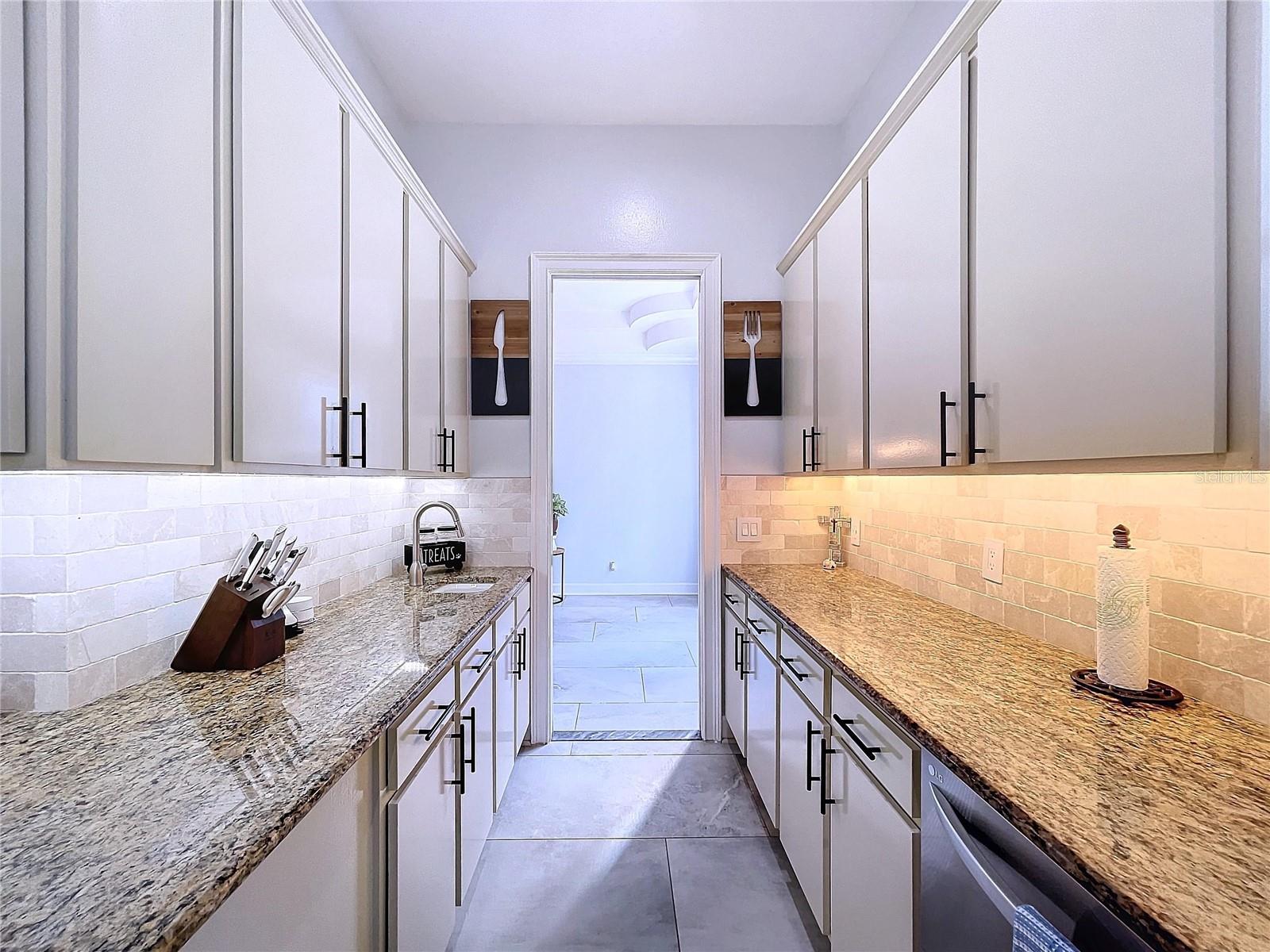 6564 SIMONE SHORES CIR, APOLLO BEACH, FL, 33572