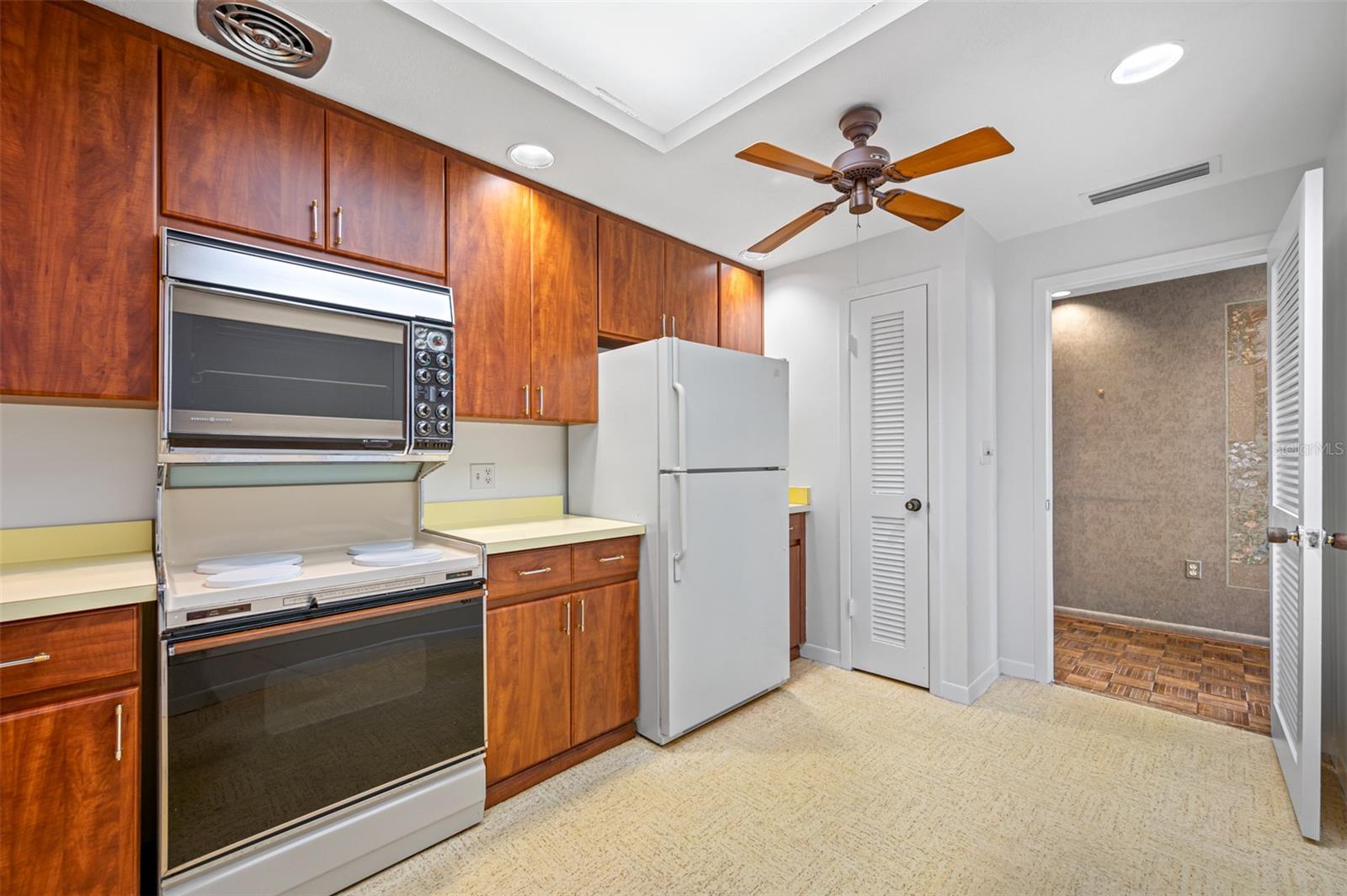 1 BEACH DR SE #1208, ST PETERSBURG, FL, 33701