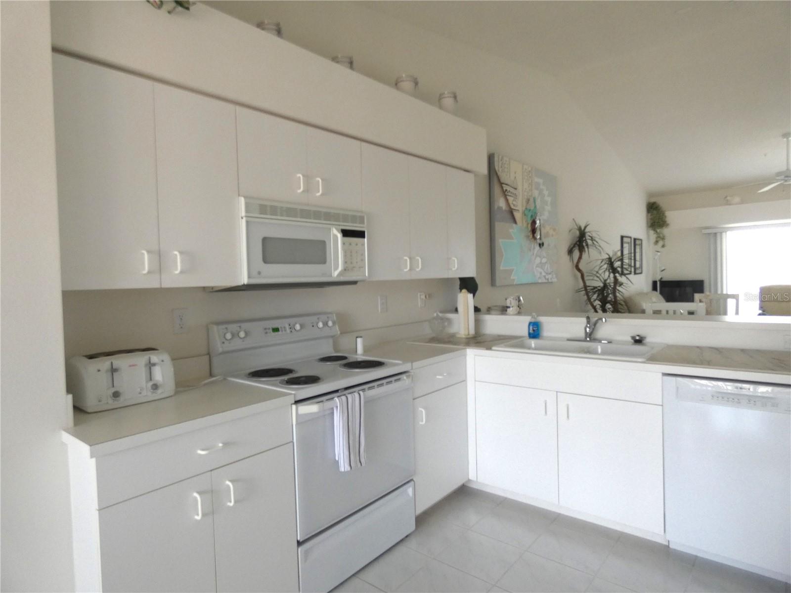 9641 CASTLE POINT DR #1225, SARASOTA, FL, 34238