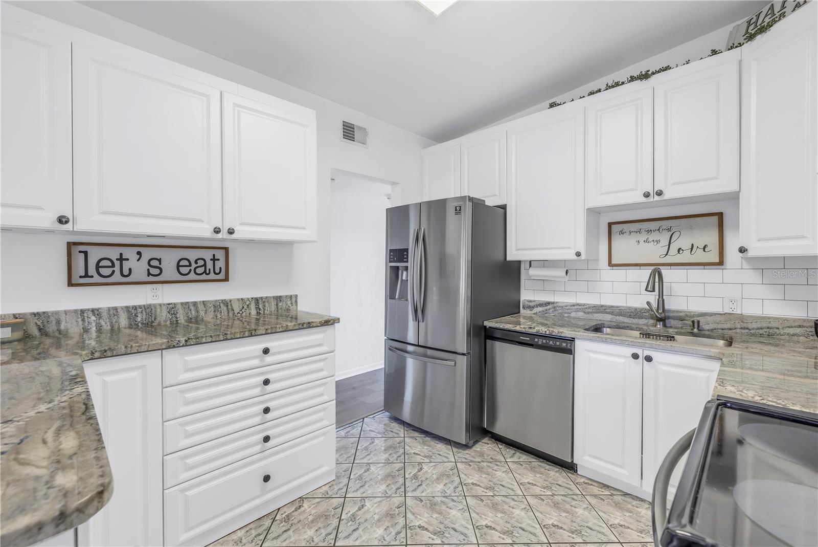 1043 60TH AVE N, ST PETERSBURG, FL, 33703