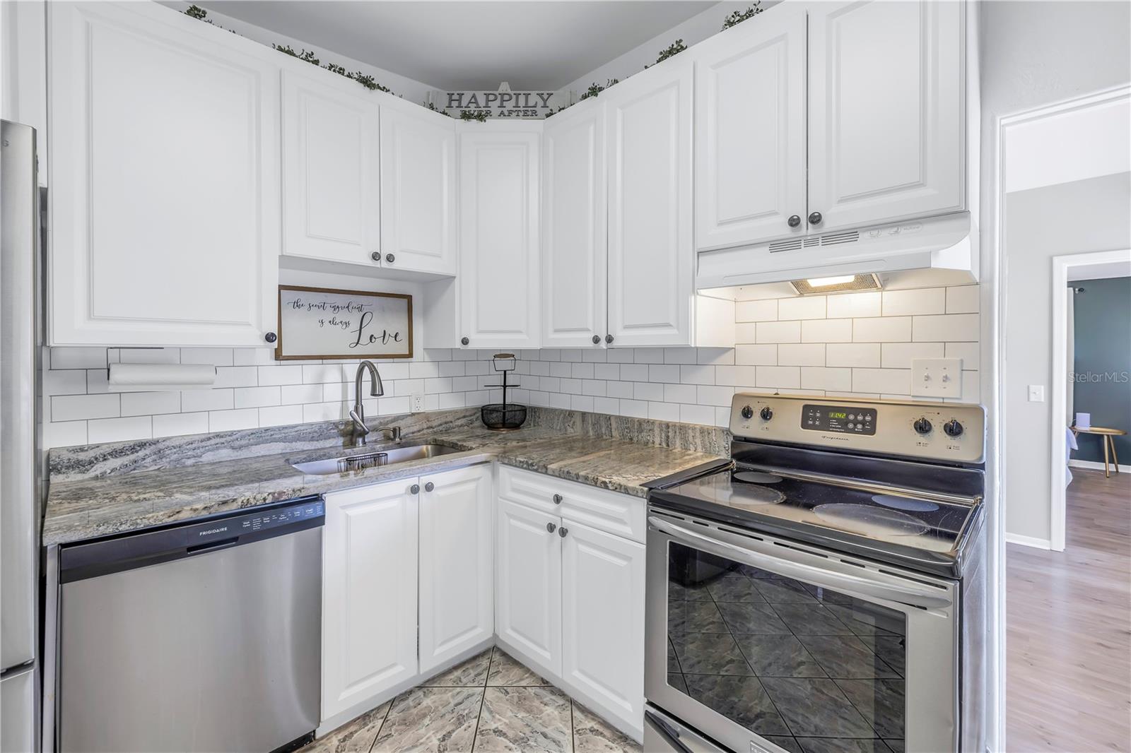 1043 60TH AVE N, ST PETERSBURG, FL, 33703
