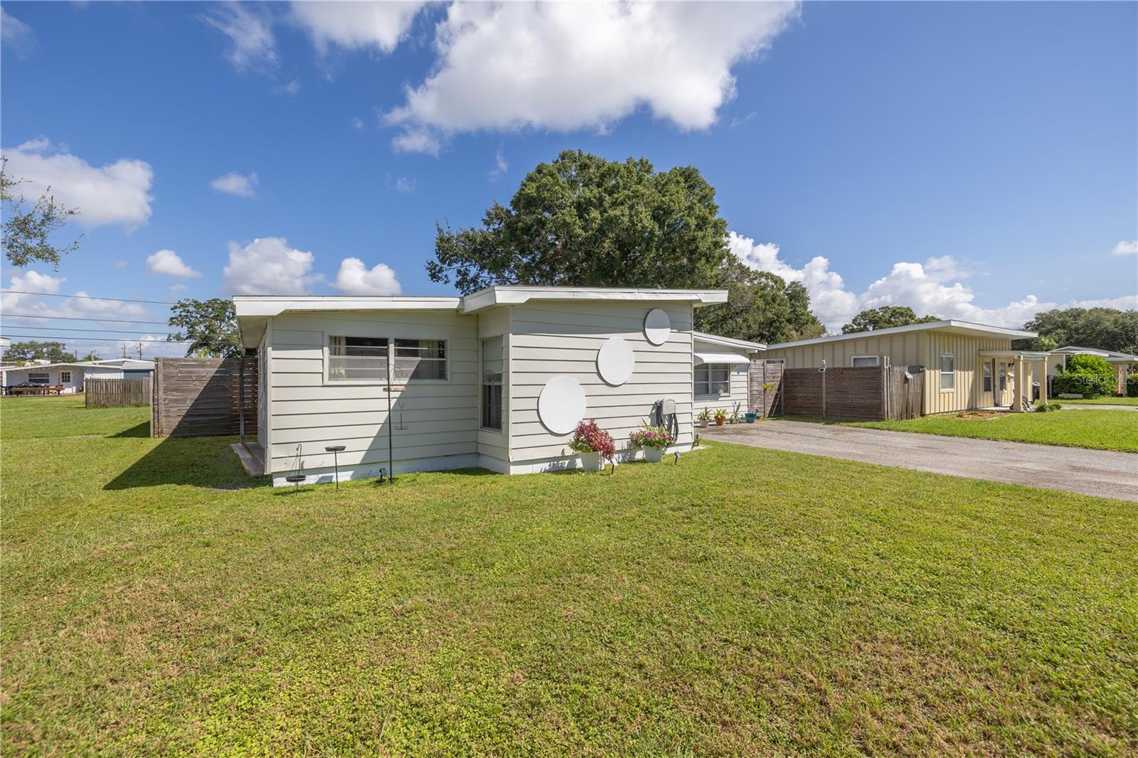 1043 60TH AVE N, ST PETERSBURG, FL, 33703