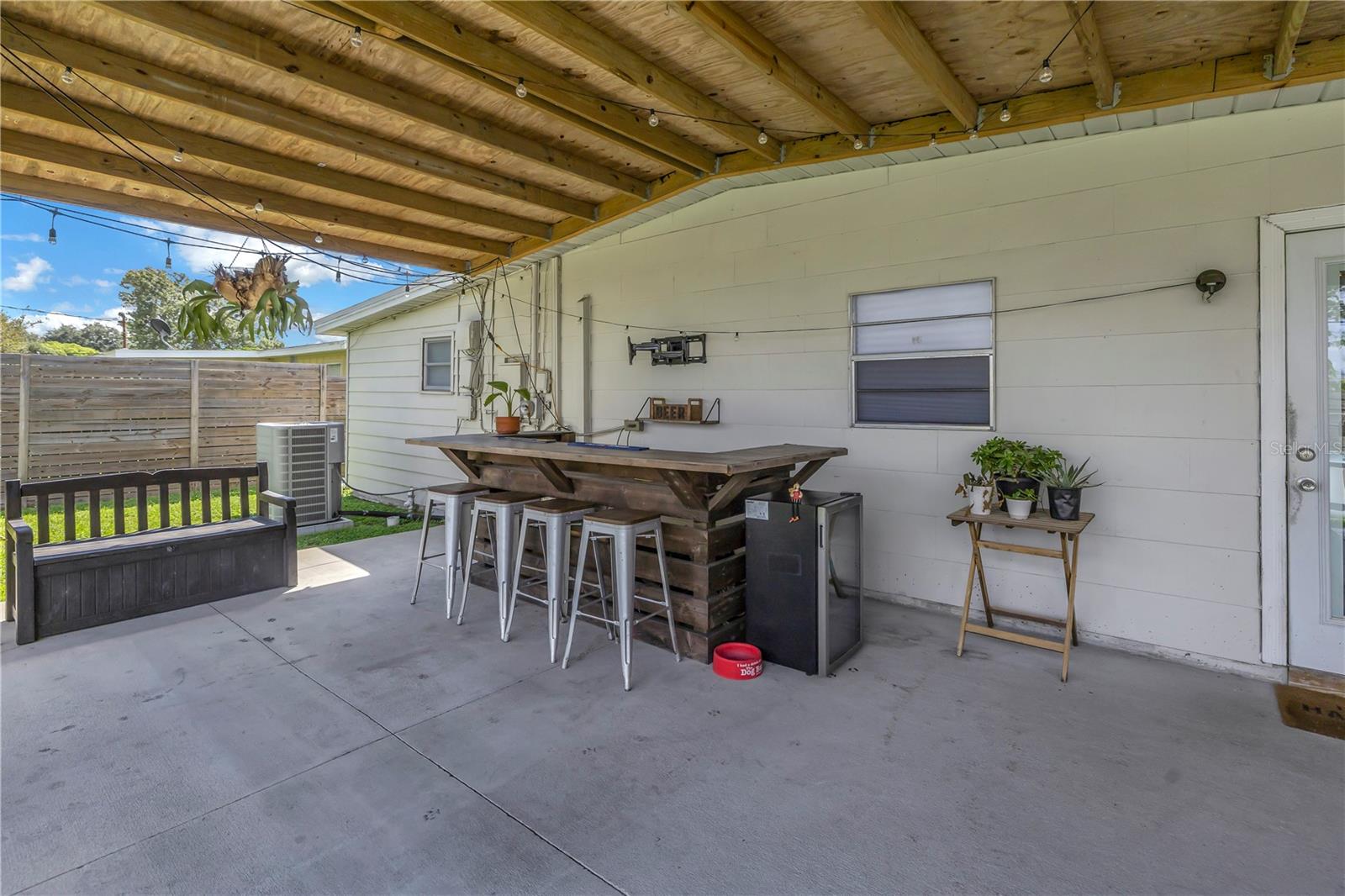 1043 60TH AVE N, ST PETERSBURG, FL, 33703