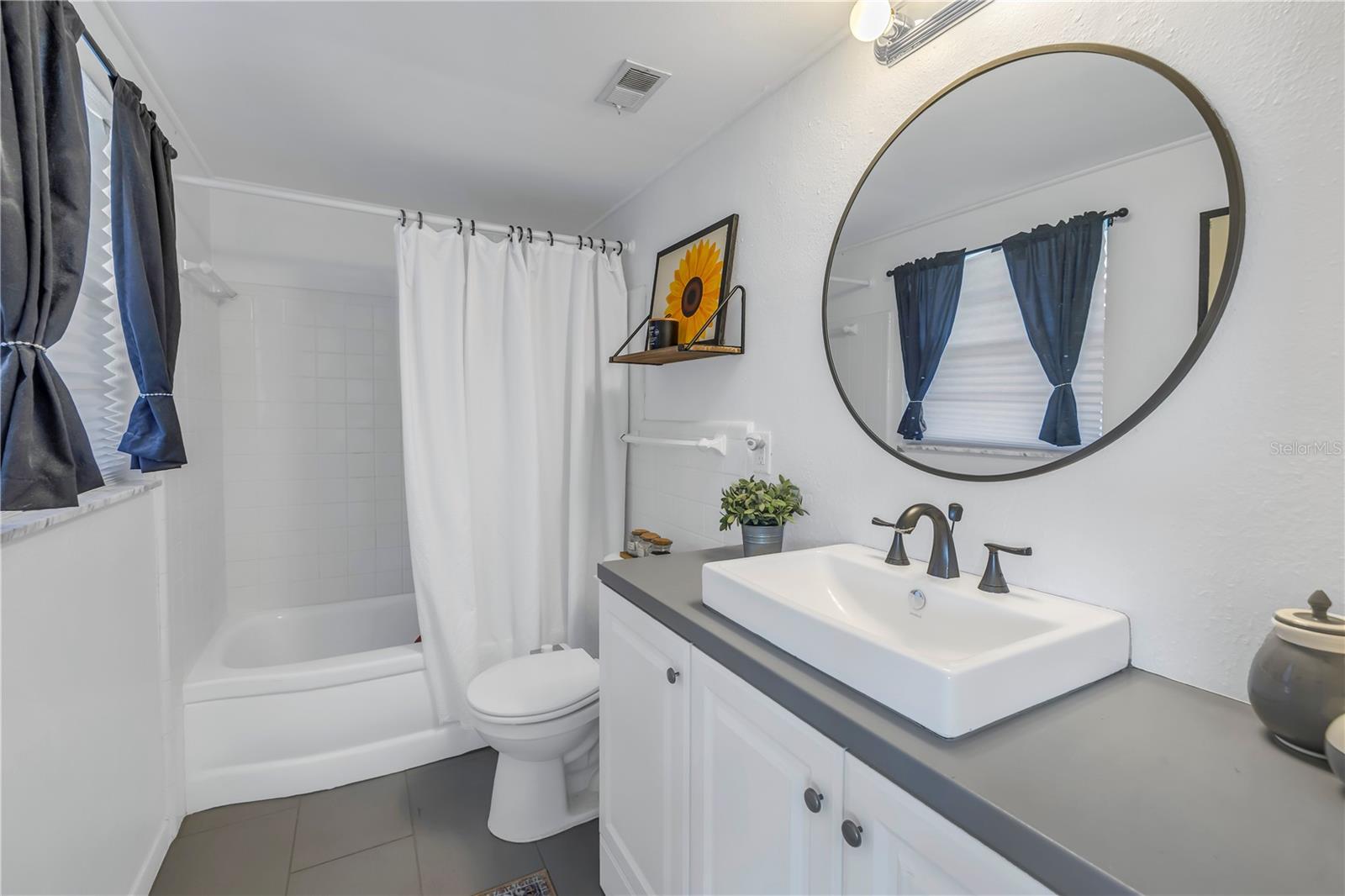 1043 60TH AVE N, ST PETERSBURG, FL, 33703