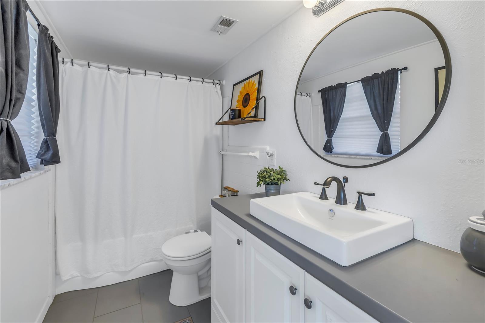 1043 60TH AVE N, ST PETERSBURG, FL, 33703