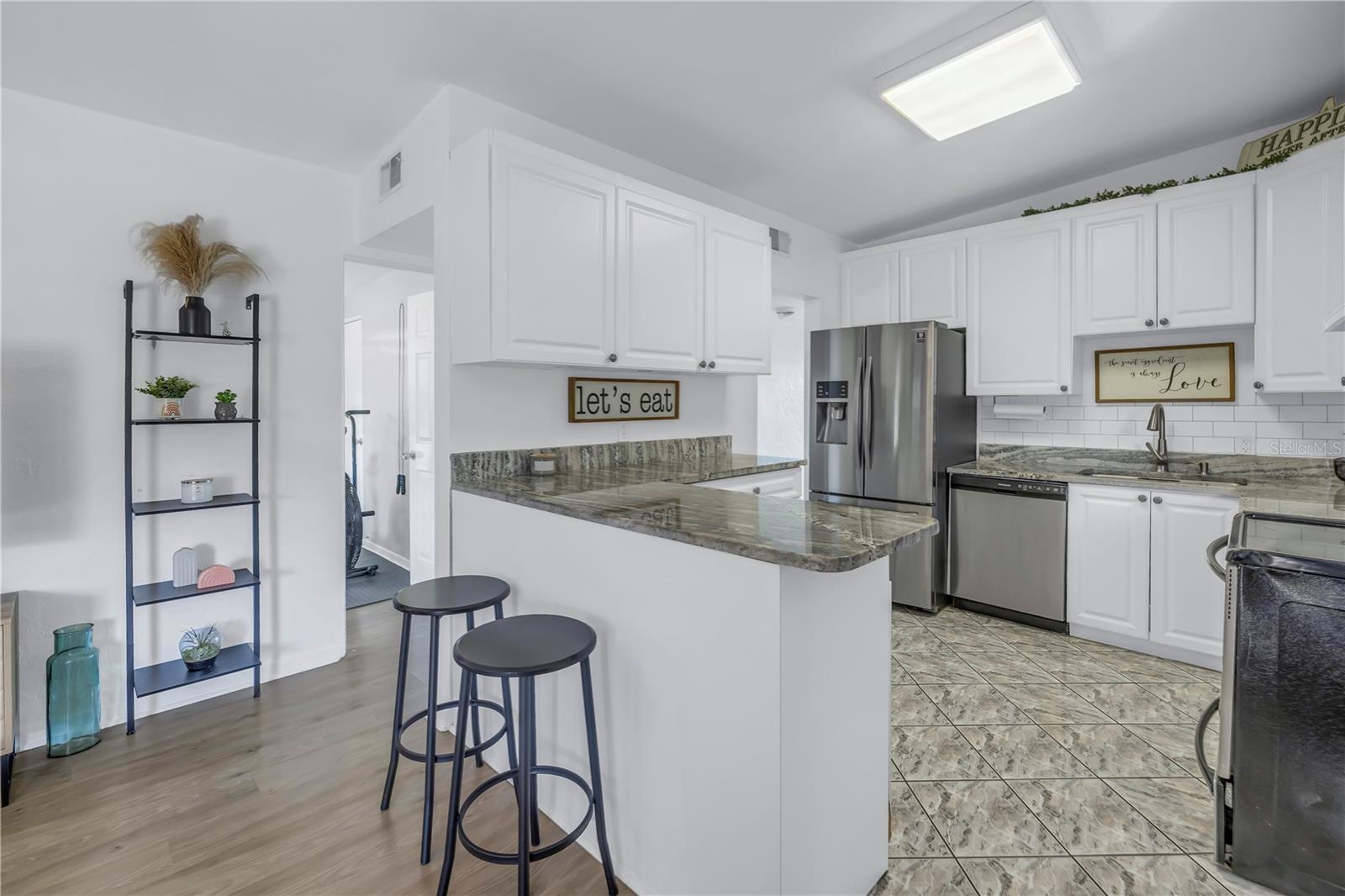 1043 60TH AVE N, ST PETERSBURG, FL, 33703