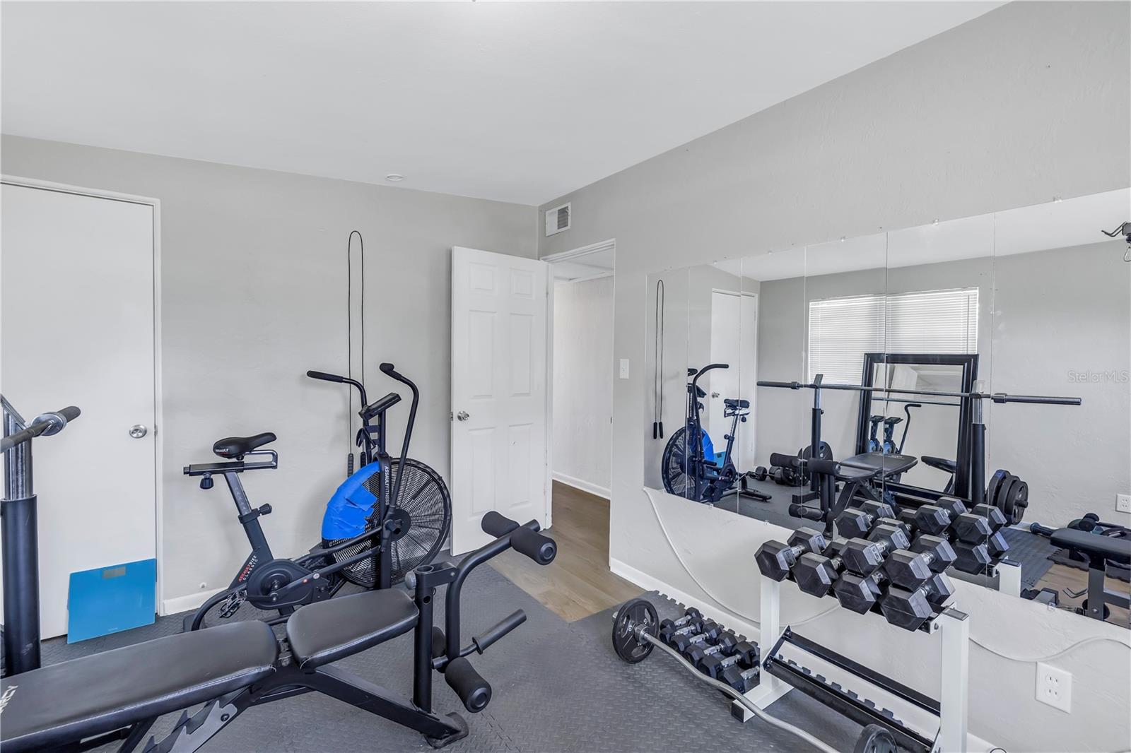1043 60TH AVE N, ST PETERSBURG, FL, 33703