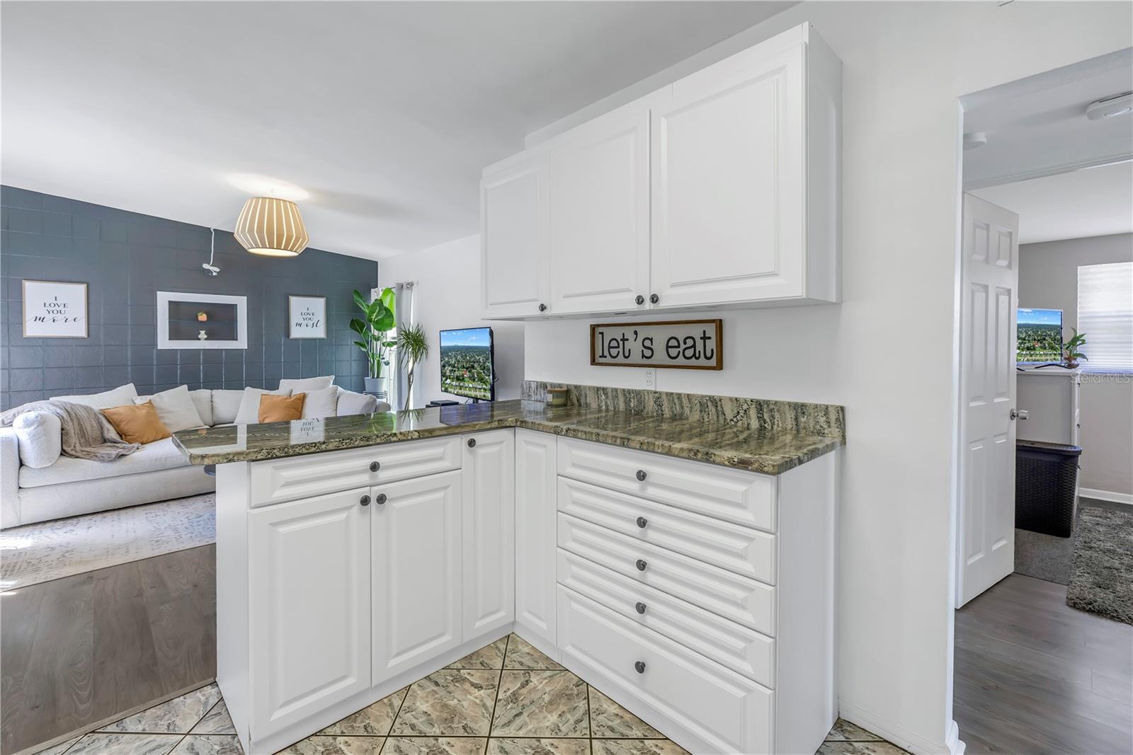 1043 60TH AVE N, ST PETERSBURG, FL, 33703