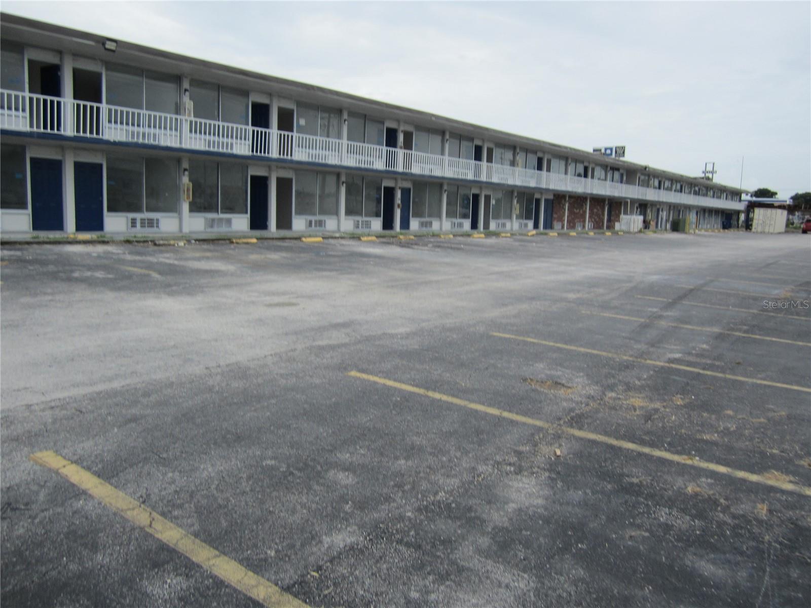 4011 E COLUMBUS DR, TAMPA, FL, 33605