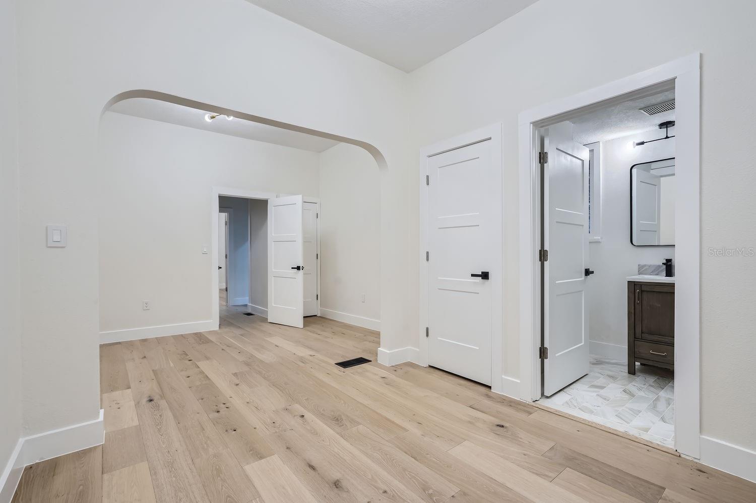 734 S MILLS AVE, ORLANDO, FL, 32801