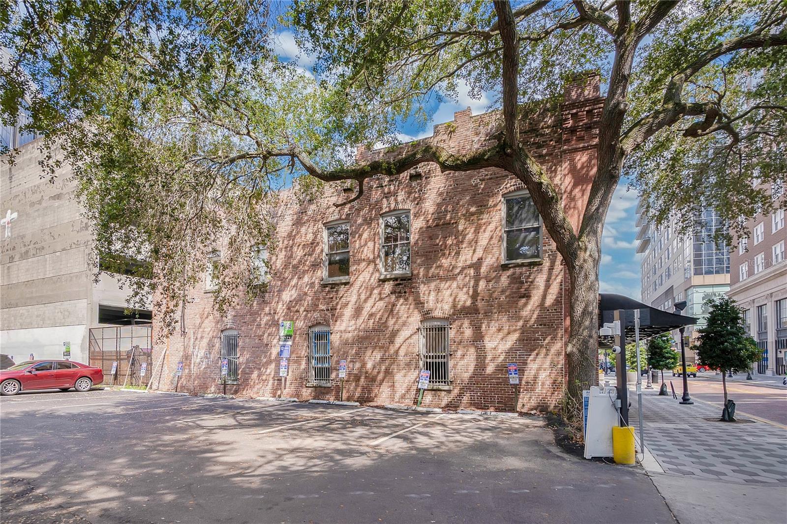 13 W PINE ST, ORLANDO, FL, 32801