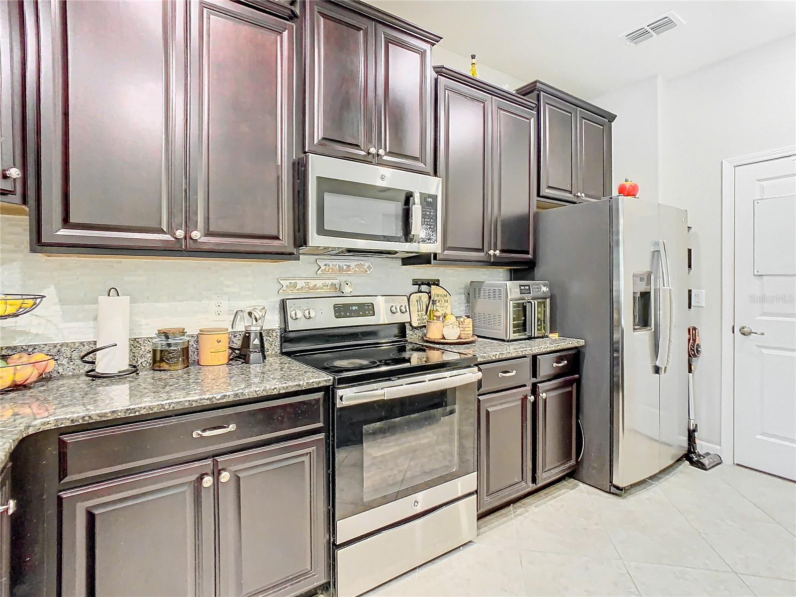 28442 TRANQUIL LAKE CIR, WESLEY CHAPEL, FL, 33543