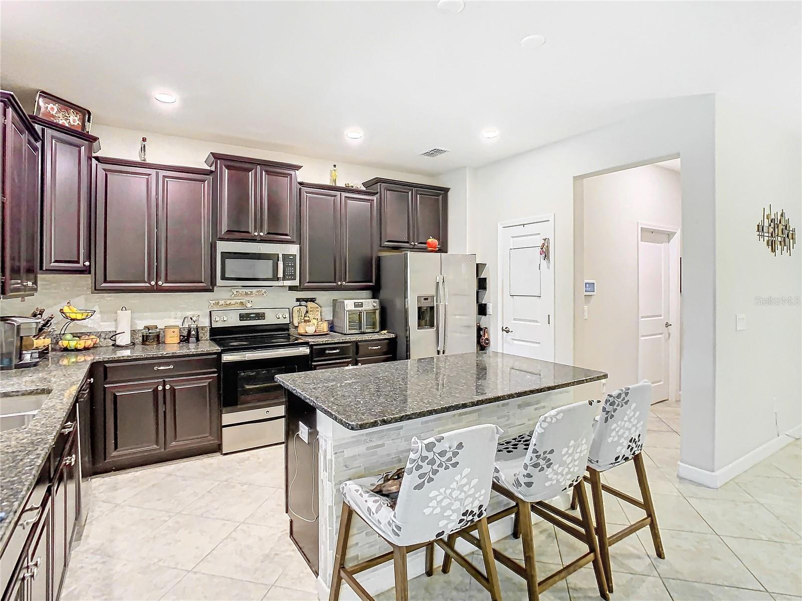 28442 TRANQUIL LAKE CIR, WESLEY CHAPEL, FL, 33543
