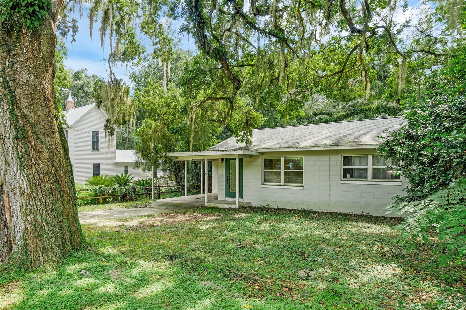 104 E MCCLENDON ST, LADY LAKE, FL, 32159
