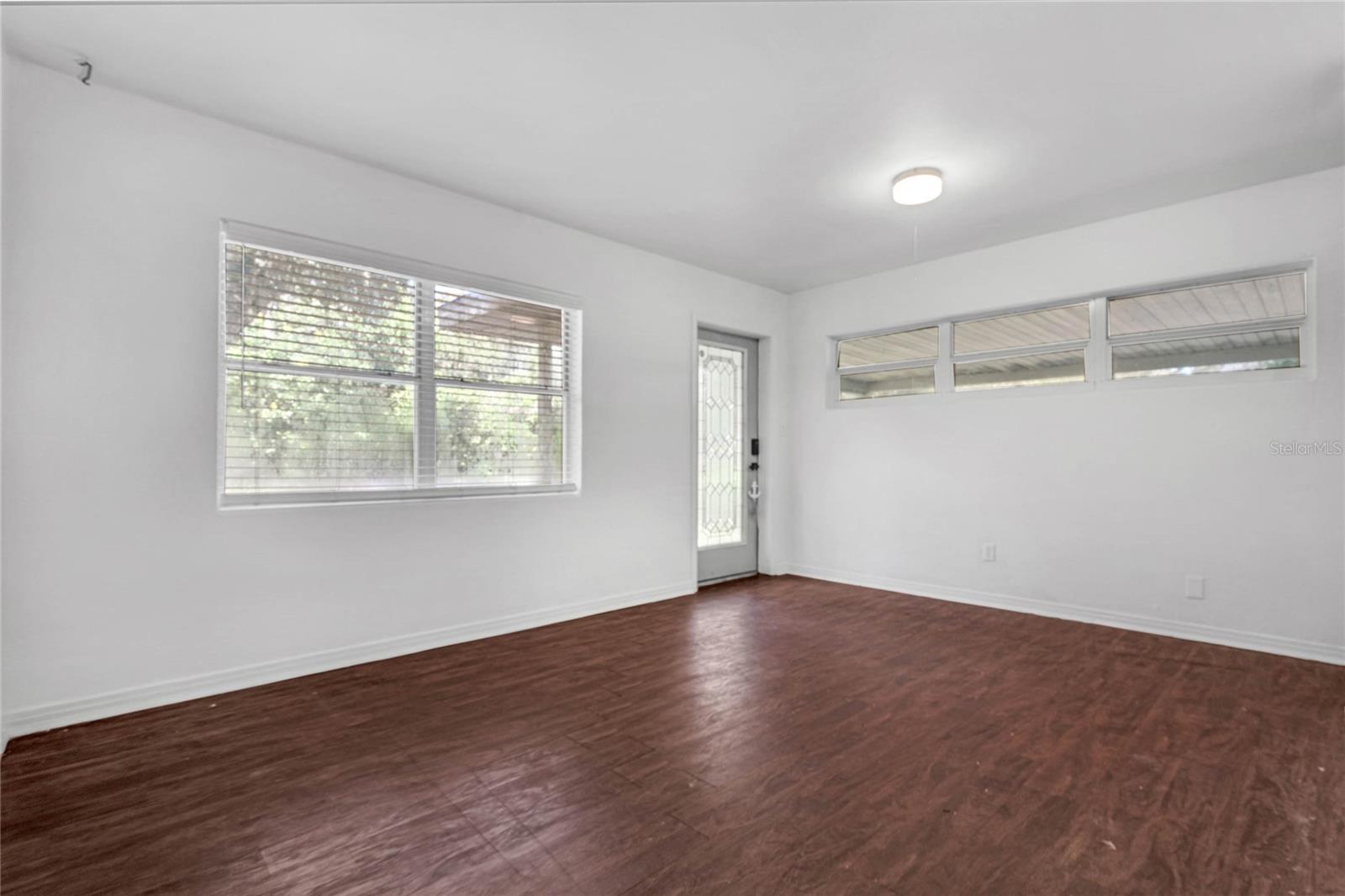 104 E MCCLENDON ST, LADY LAKE, FL, 32159