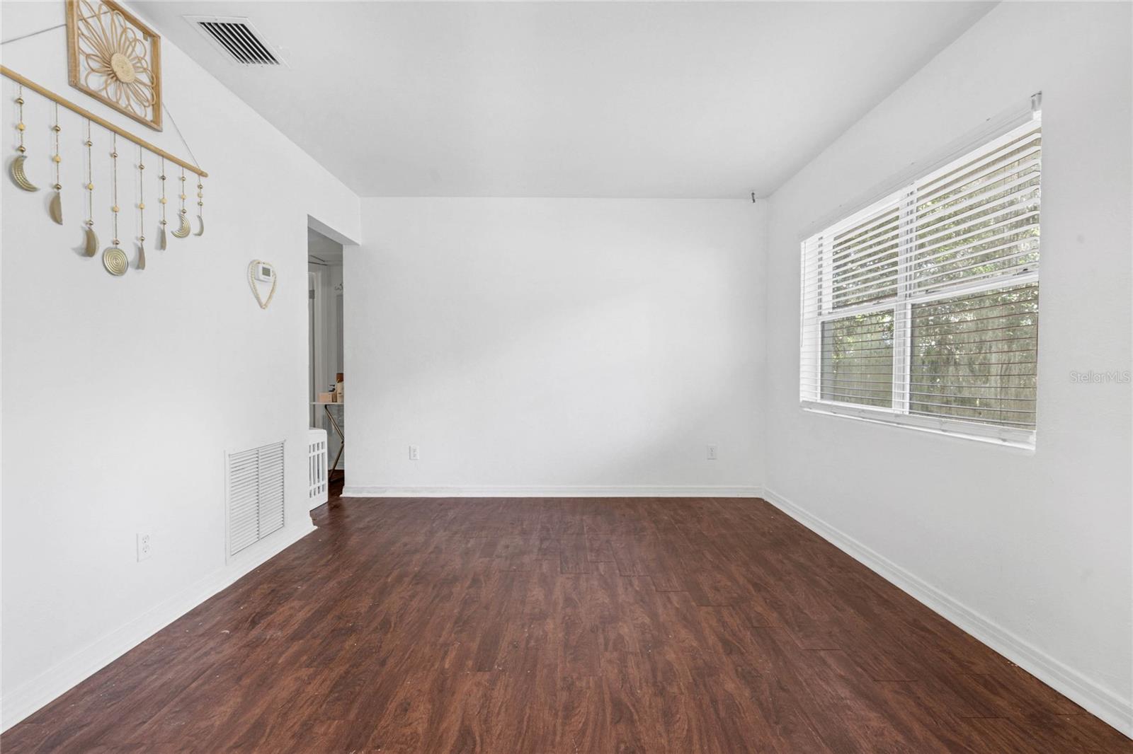 104 E MCCLENDON ST, LADY LAKE, FL, 32159