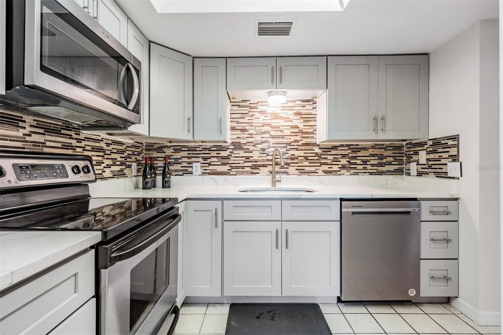 1801 E LAKE RD #4B, PALM HARBOR, FL, 34685