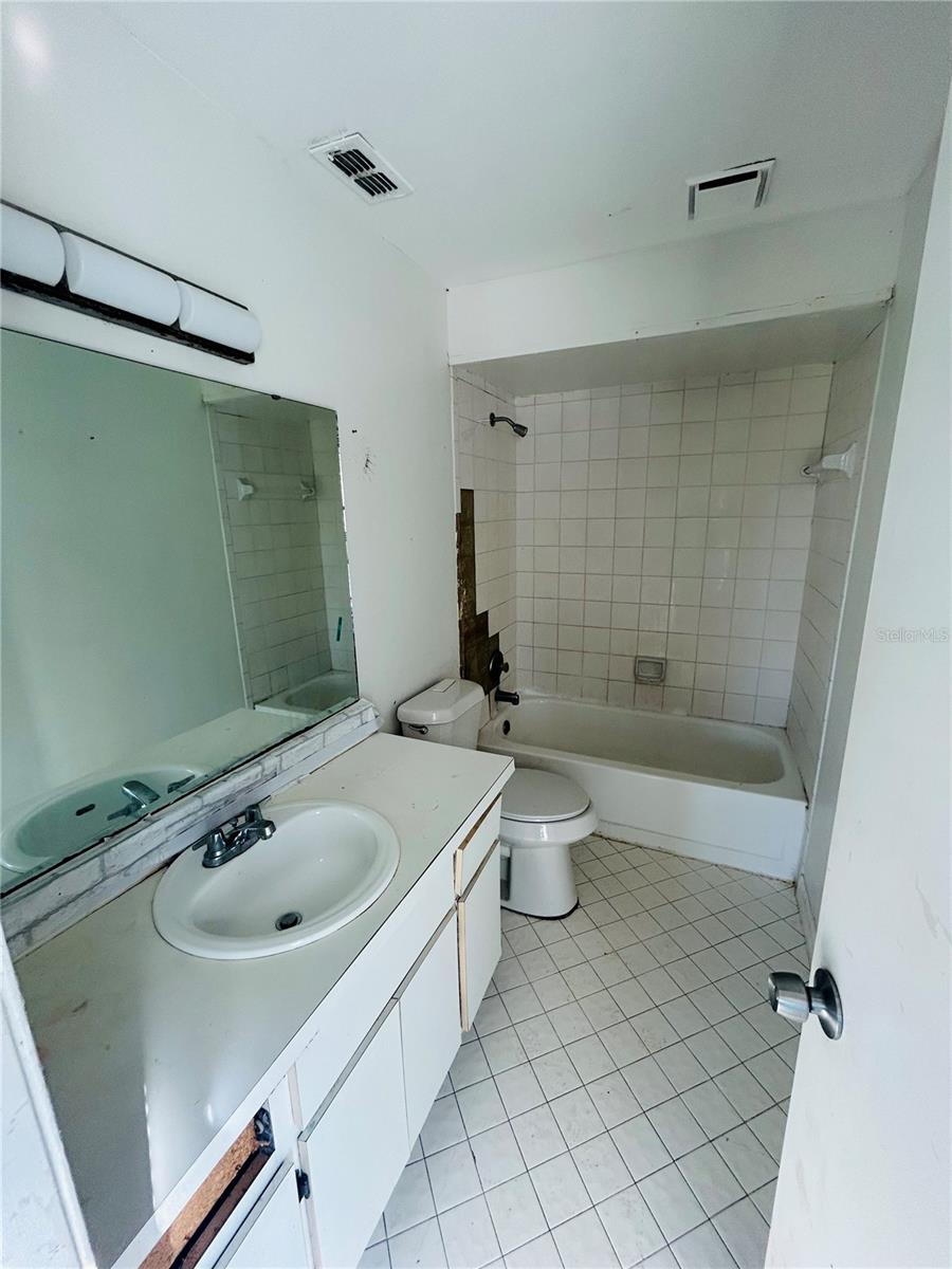 5231 VIA HACIENDA CIR #220, ORLANDO, FL, 32839