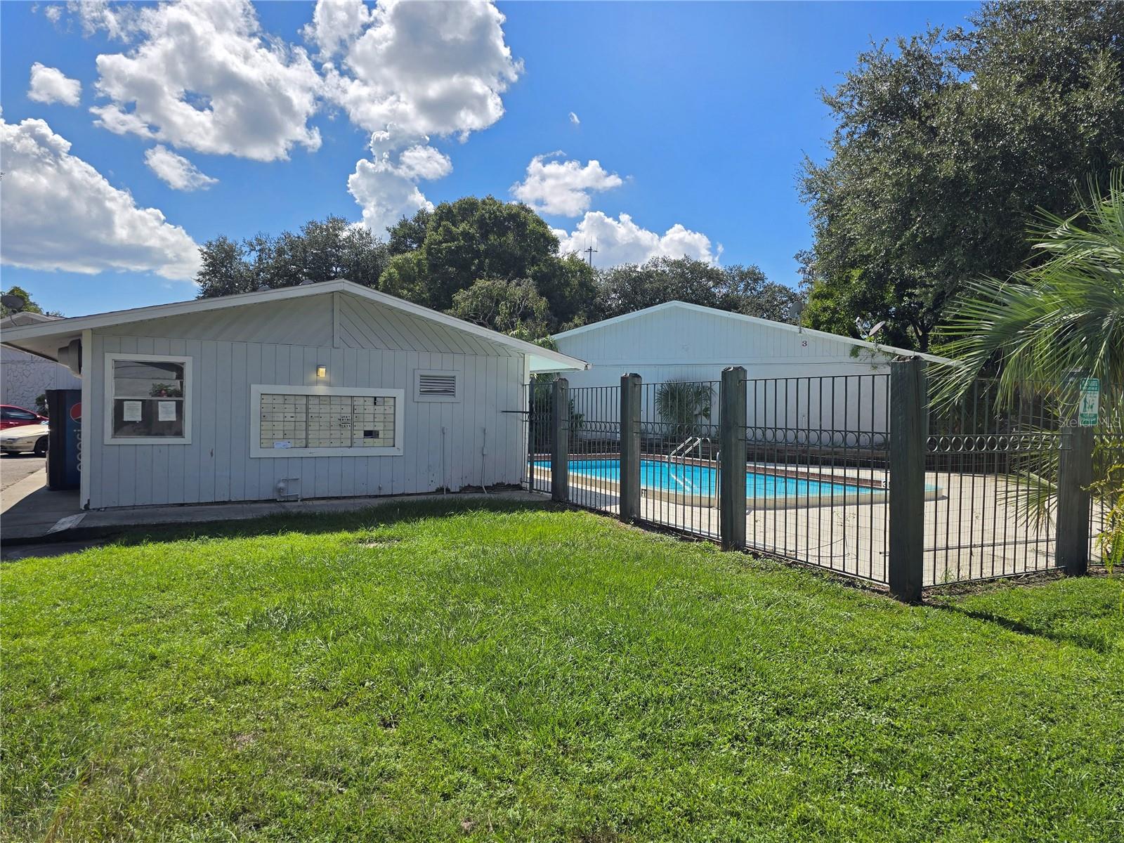 8528-8534 CHANNELVIEW CIR, TAMPA, FL, 33614