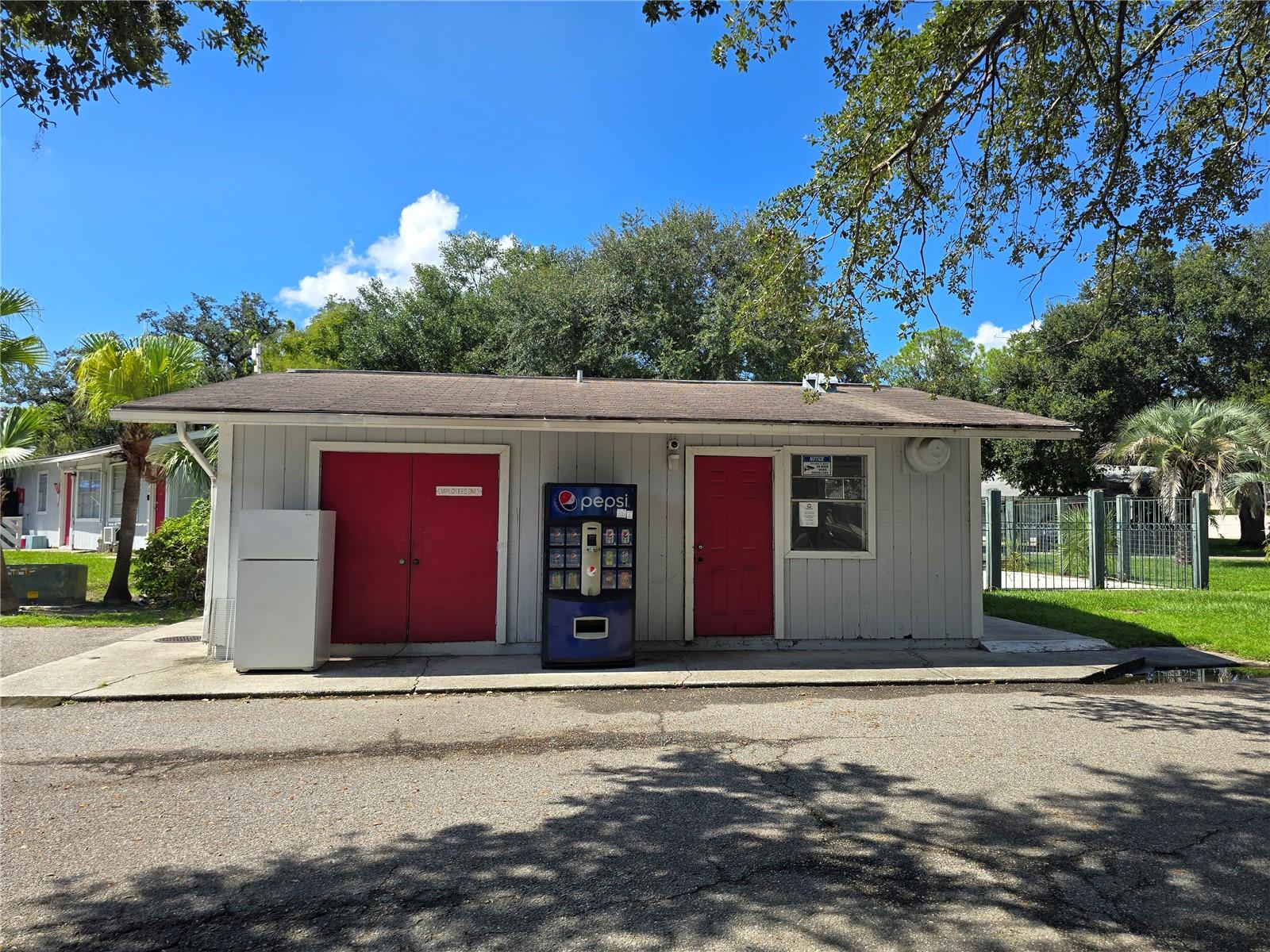 8528-8534 CHANNELVIEW CIR, TAMPA, FL, 33614