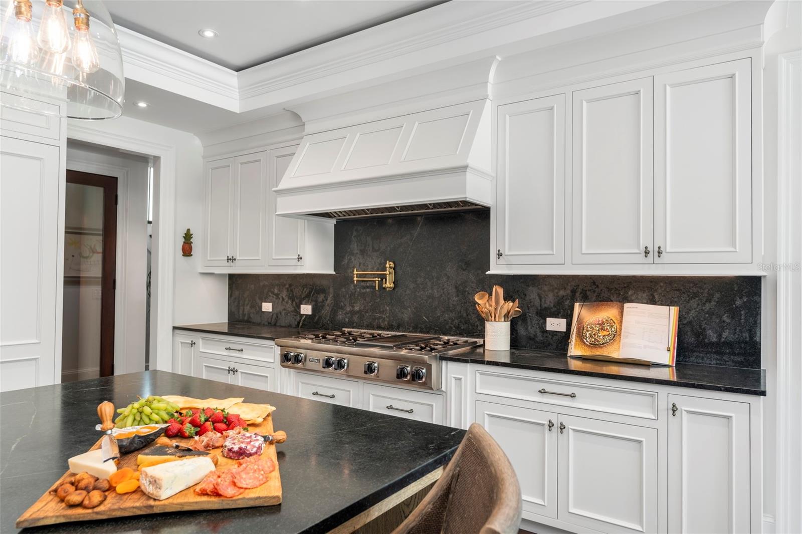 A4625287 Property Photo