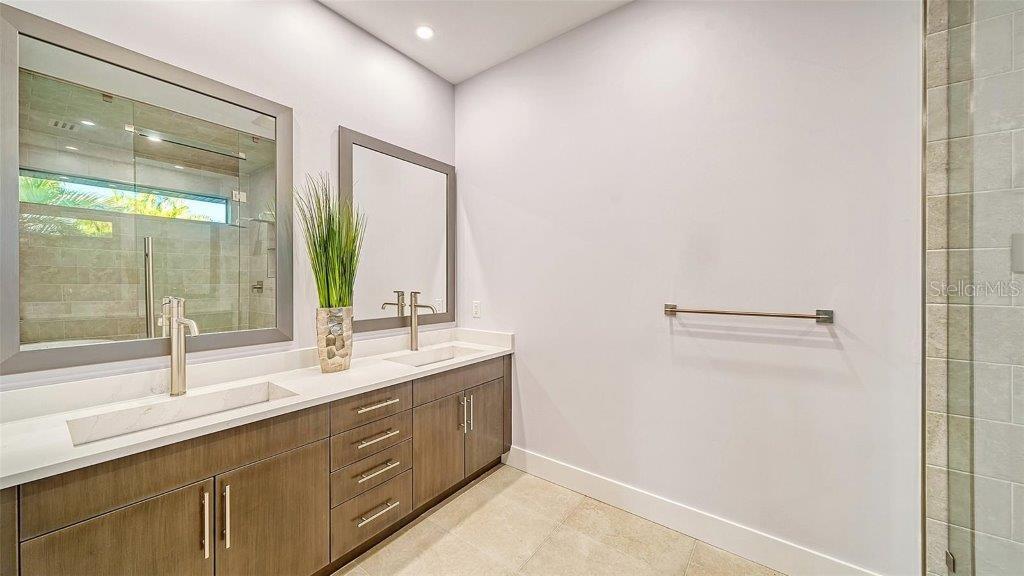 3920 ROBERTS POINT RD, SARASOTA, FL, 34242