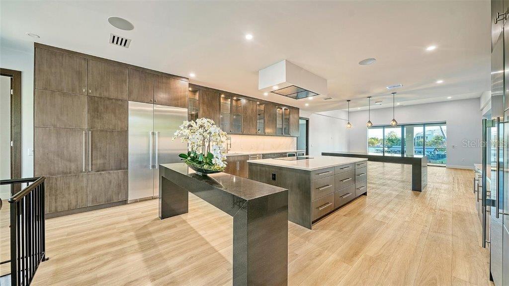 3920 ROBERTS POINT RD, SARASOTA, FL, 34242