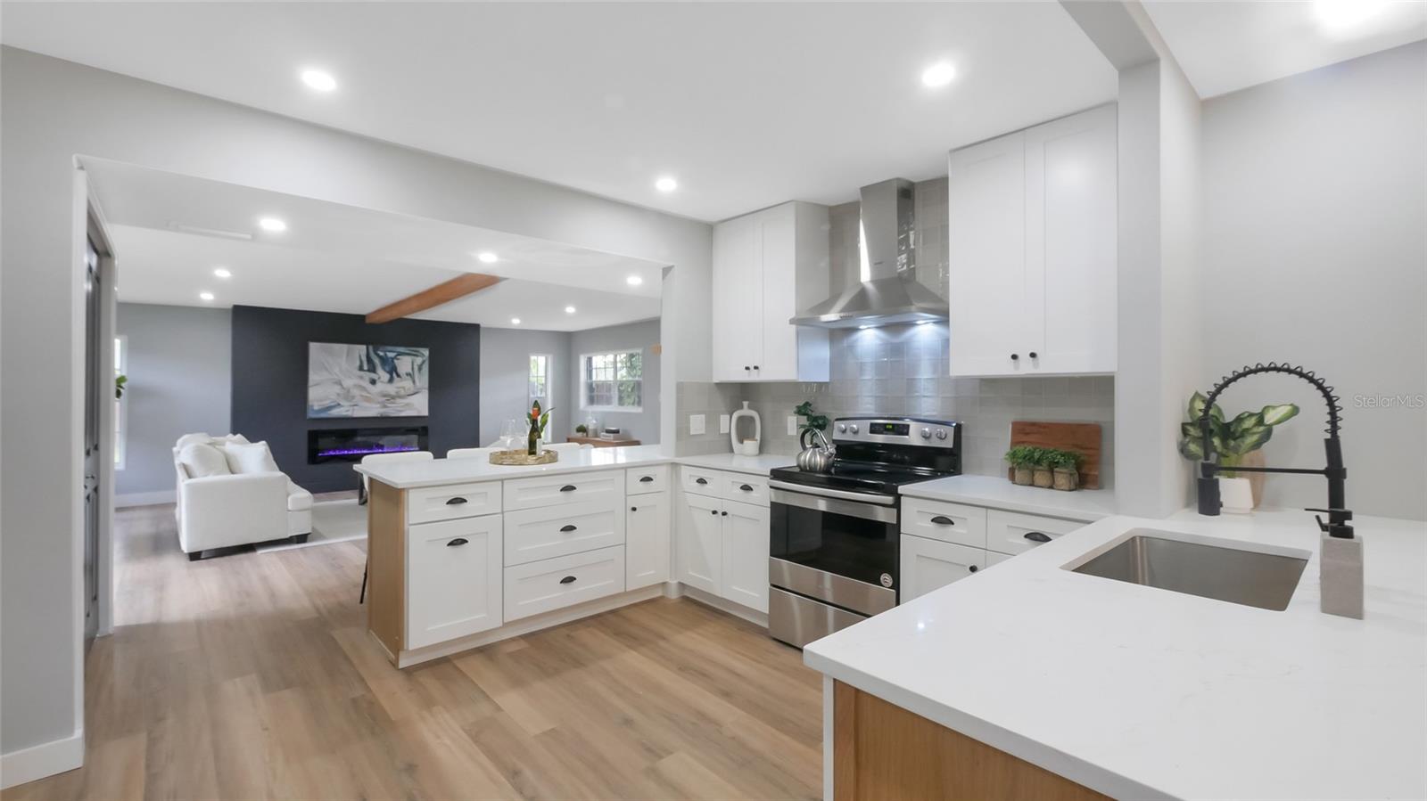 1715 N ALEXANDER RD, TAMPA, FL, 33603