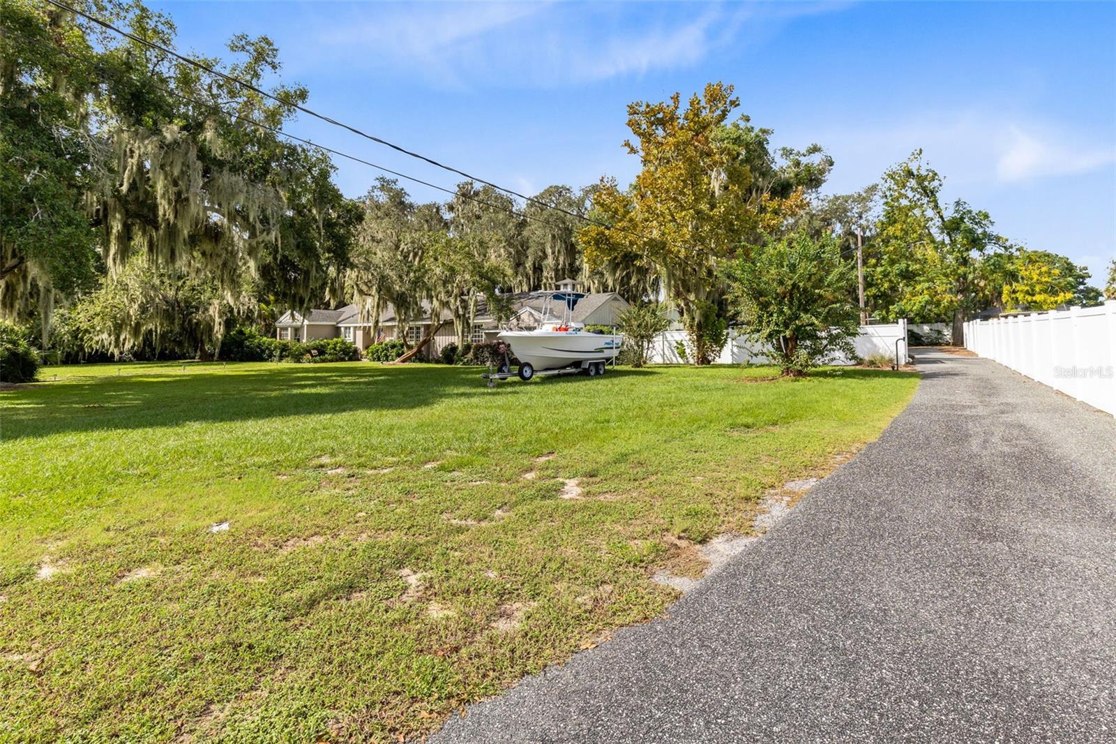 1617 PARK DR, LEESBURG, FL, 34748