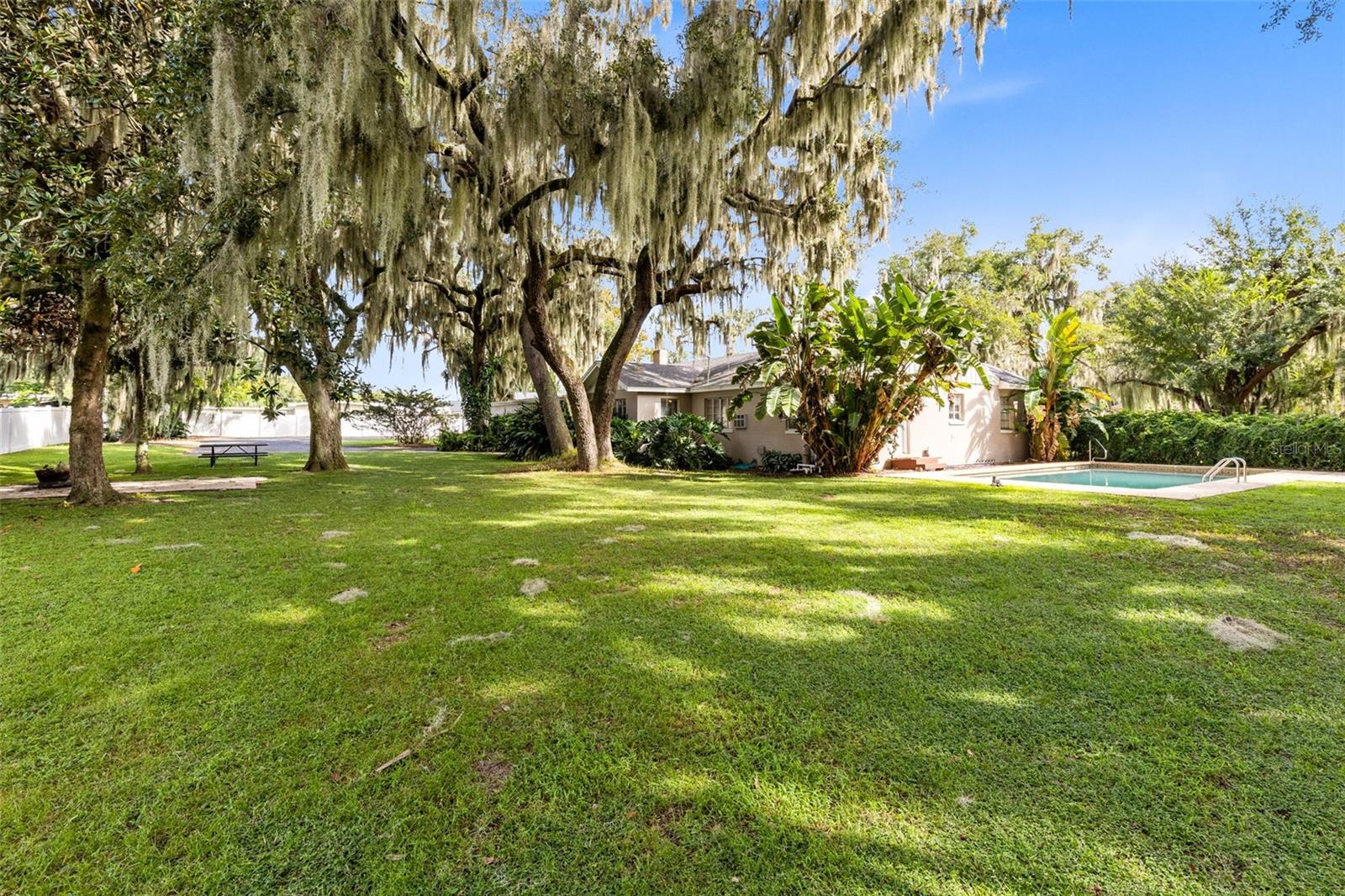 1617 PARK DR, LEESBURG, FL, 34748