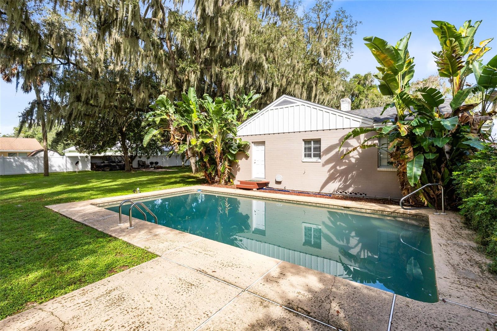 1617 PARK DR, LEESBURG, FL, 34748