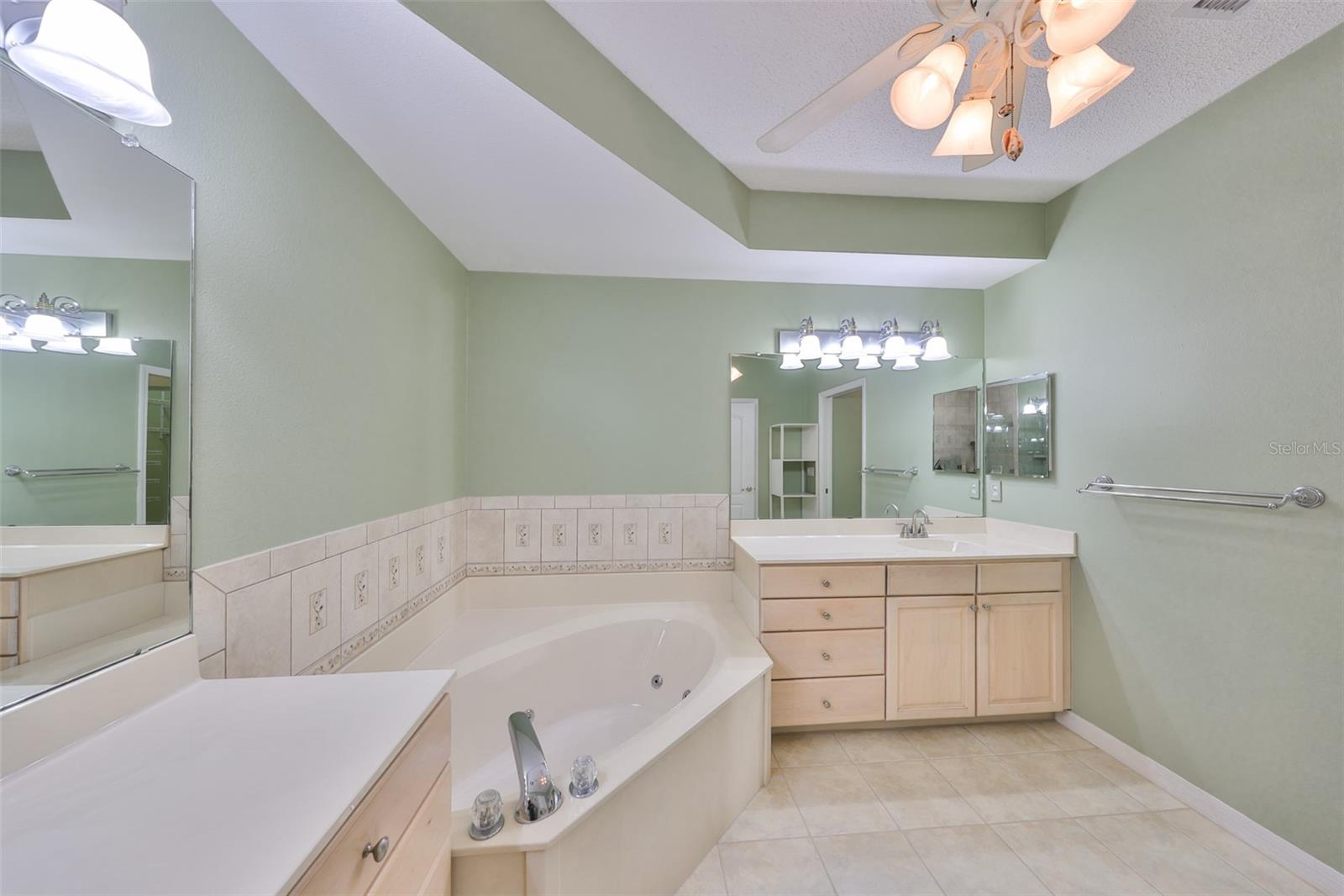 1231 CORINTH GREENS DR, SUN CITY CENTER, FL, 33573