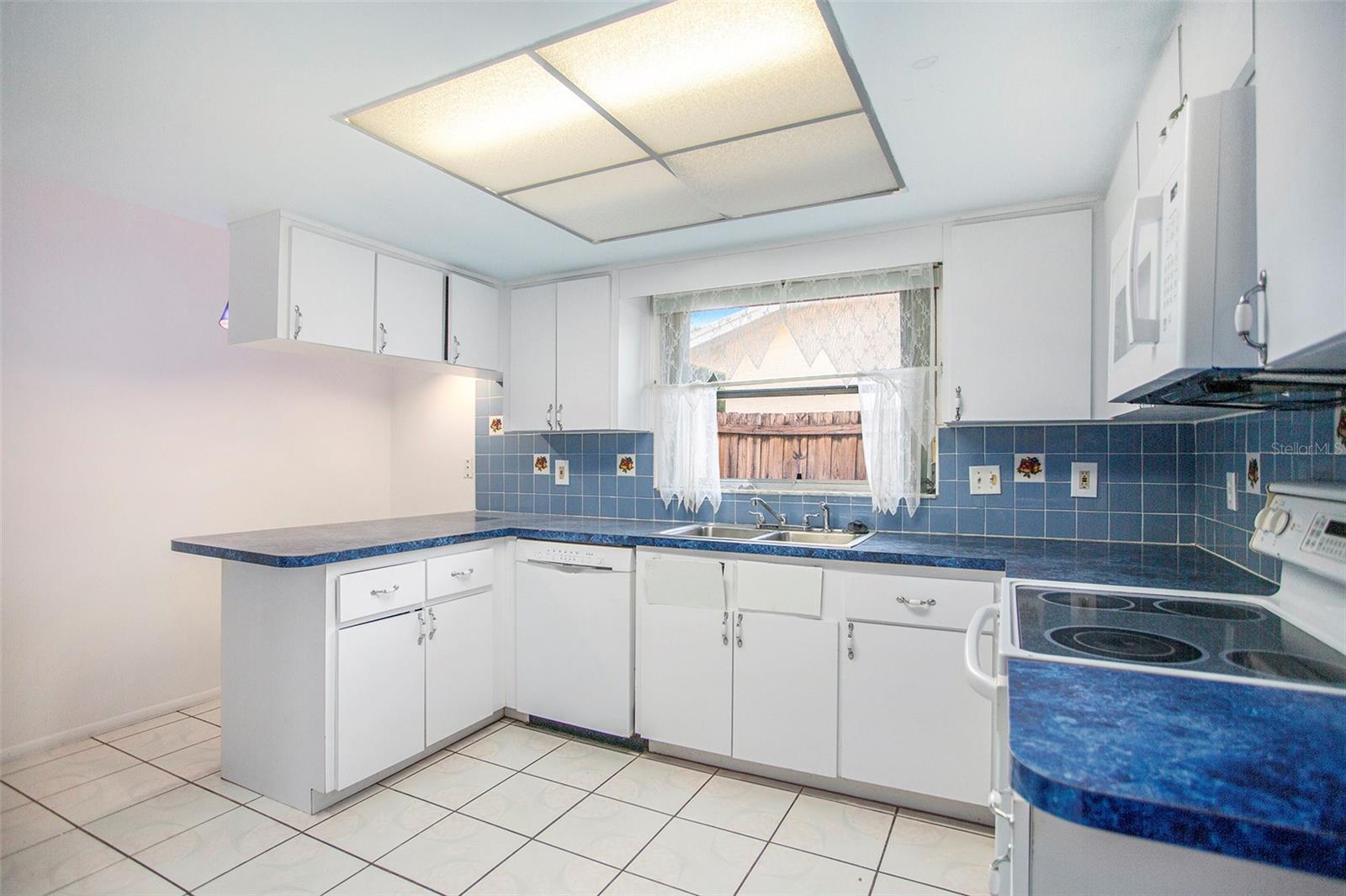 8020 LAUREL VISTA LOOP, PORT RICHEY, FL, 34668