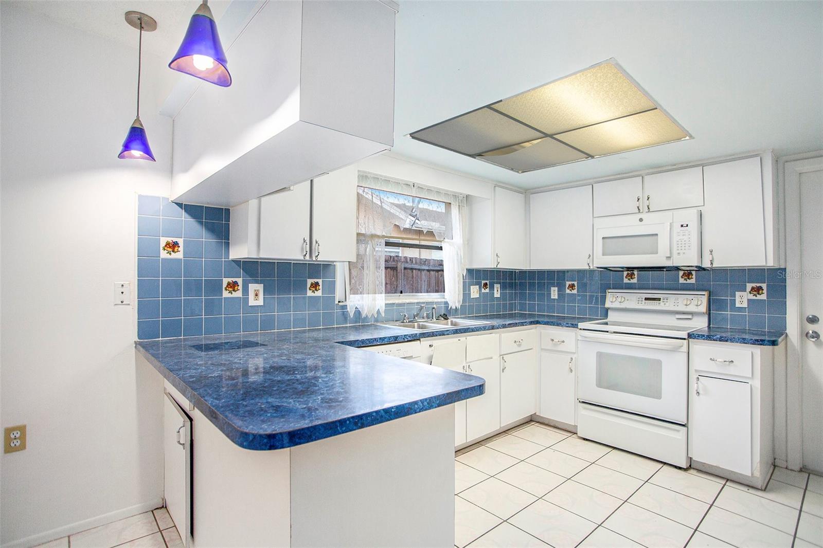 8020 LAUREL VISTA LOOP, PORT RICHEY, FL, 34668