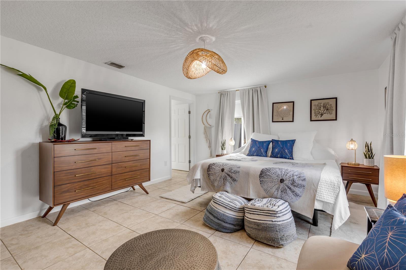 905 N PENINSULA AVE, NEW SMYRNA BEACH, FL, 32169