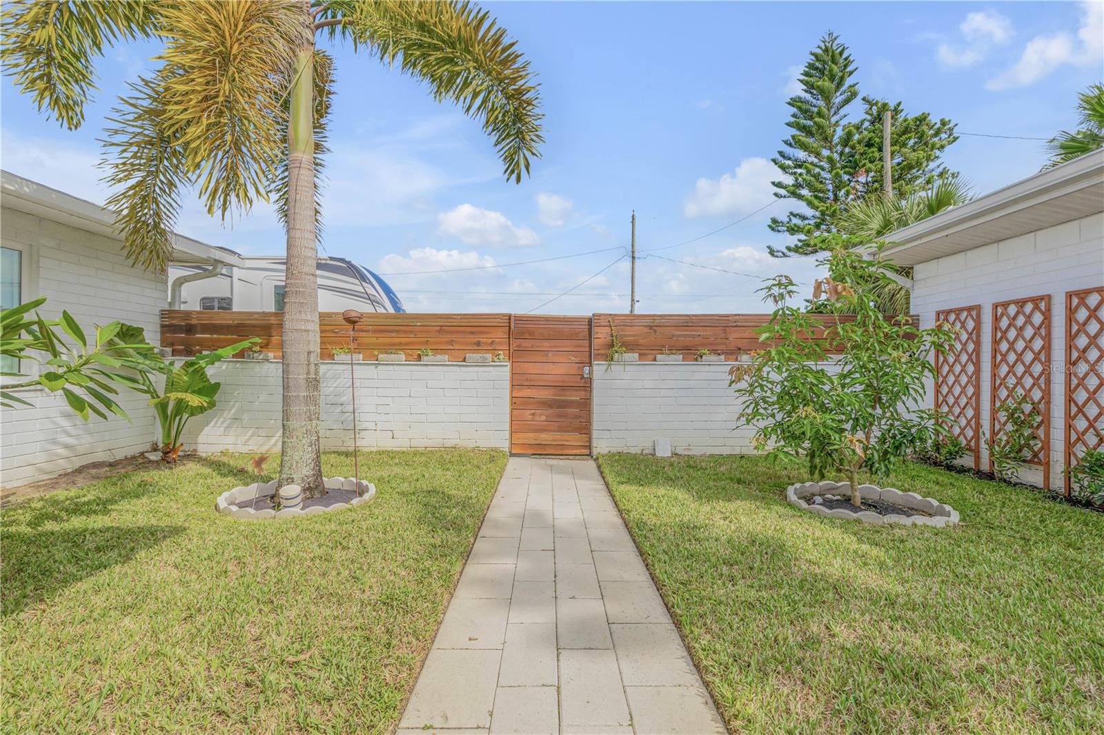 905 N PENINSULA AVE, NEW SMYRNA BEACH, FL, 32169