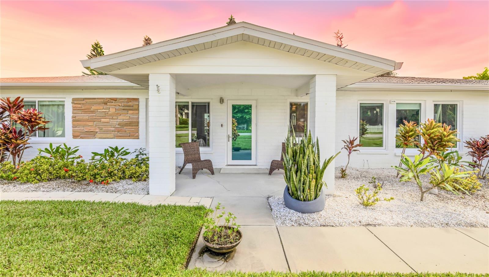 905 N PENINSULA AVE, NEW SMYRNA BEACH, FL, 32169