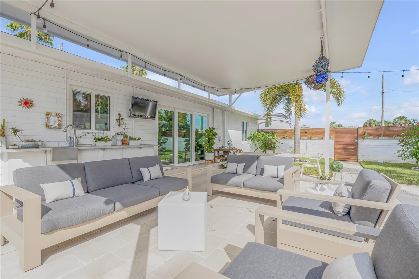 905 N PENINSULA AVE, NEW SMYRNA BEACH, FL, 32169