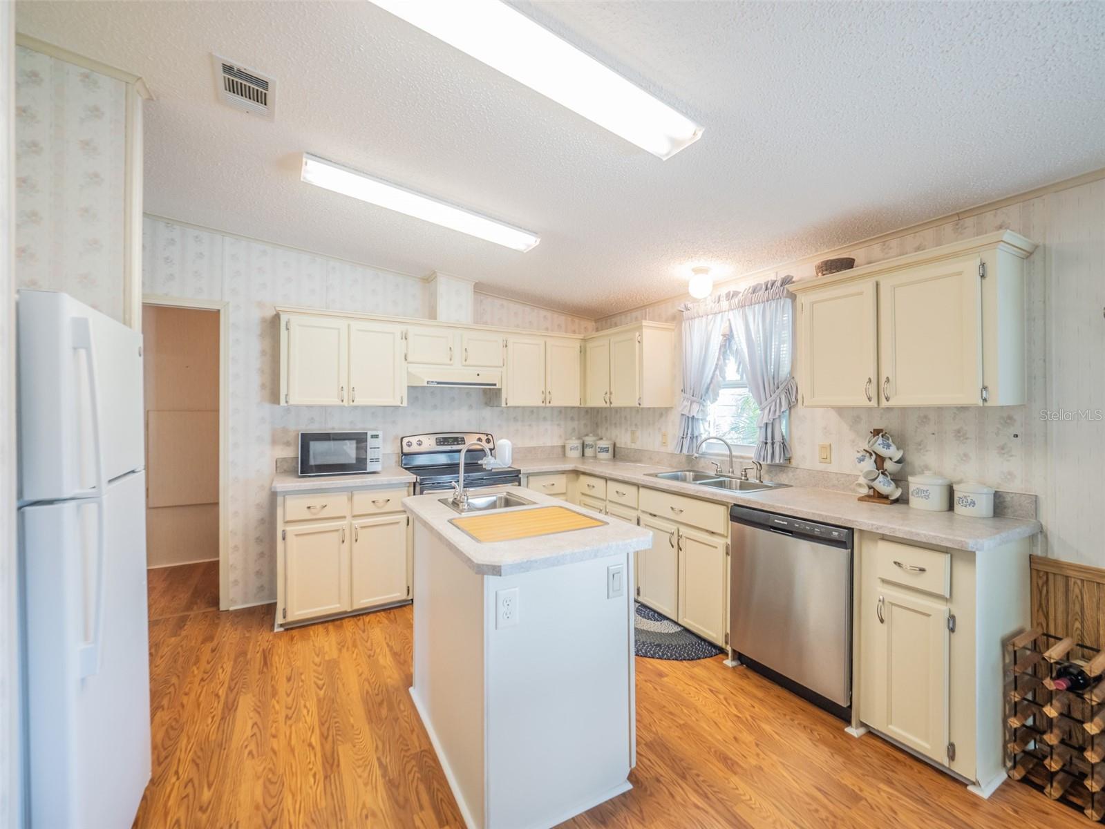 34811 BARGER COURT, LEESBURG, FL, 34788